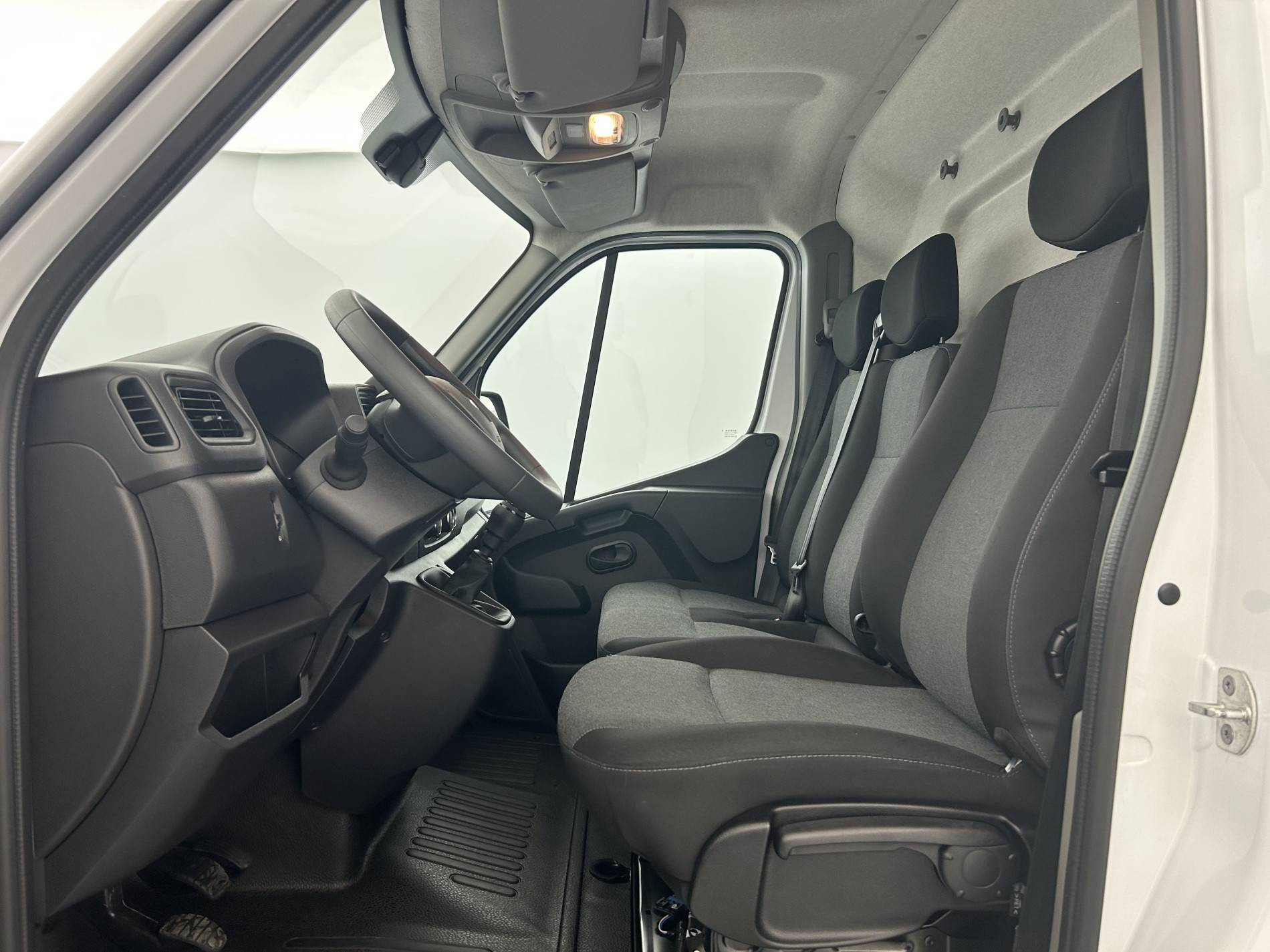 Vente en ligne Renault Master Fourgon MASTER FGN TRAC F3500 L3H3 BLUE DCI 135 au prix de 26 490 €