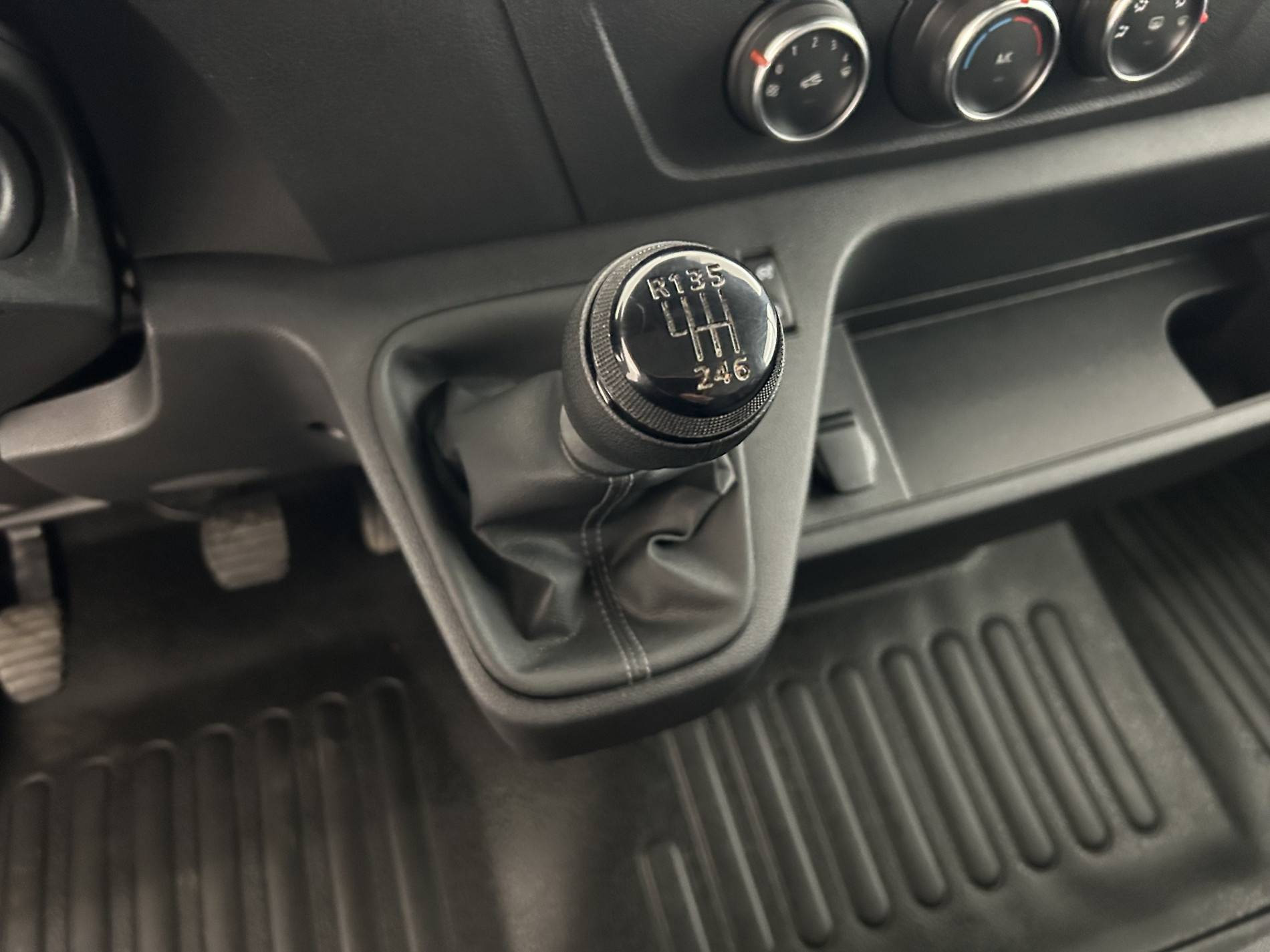 Vente en ligne Renault Master Fourgon MASTER FGN TRAC F3500 L2H2 BLUE DCI 135 au prix de 27 990 €