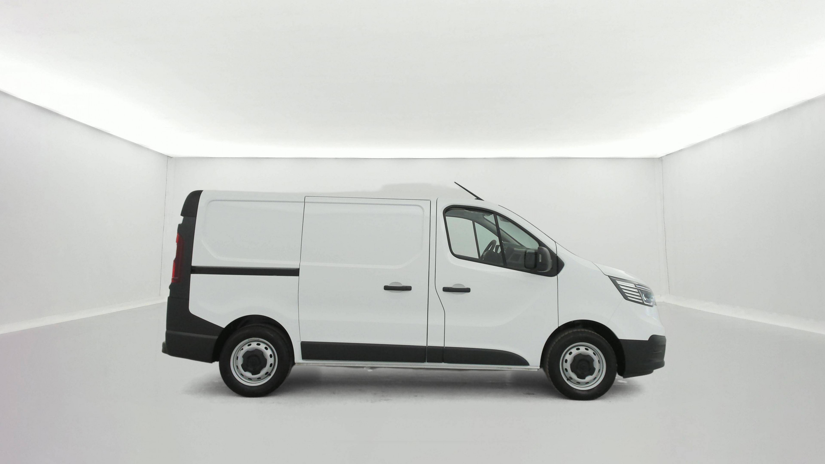 Vente en ligne Renault Trafic 3 Fourgon TRAFIC FG BLUE DCI 130 L1H1 3T GSR2 au prix de 24 990 €