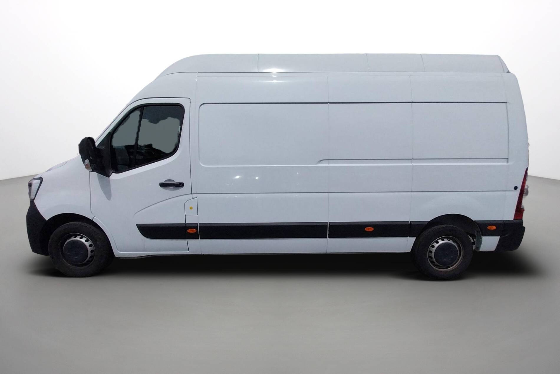 Vente en ligne Renault Master Fourgon MASTER FGN TRAC F3500 L3H3 BLUE DCI 135 au prix de 29 590 €