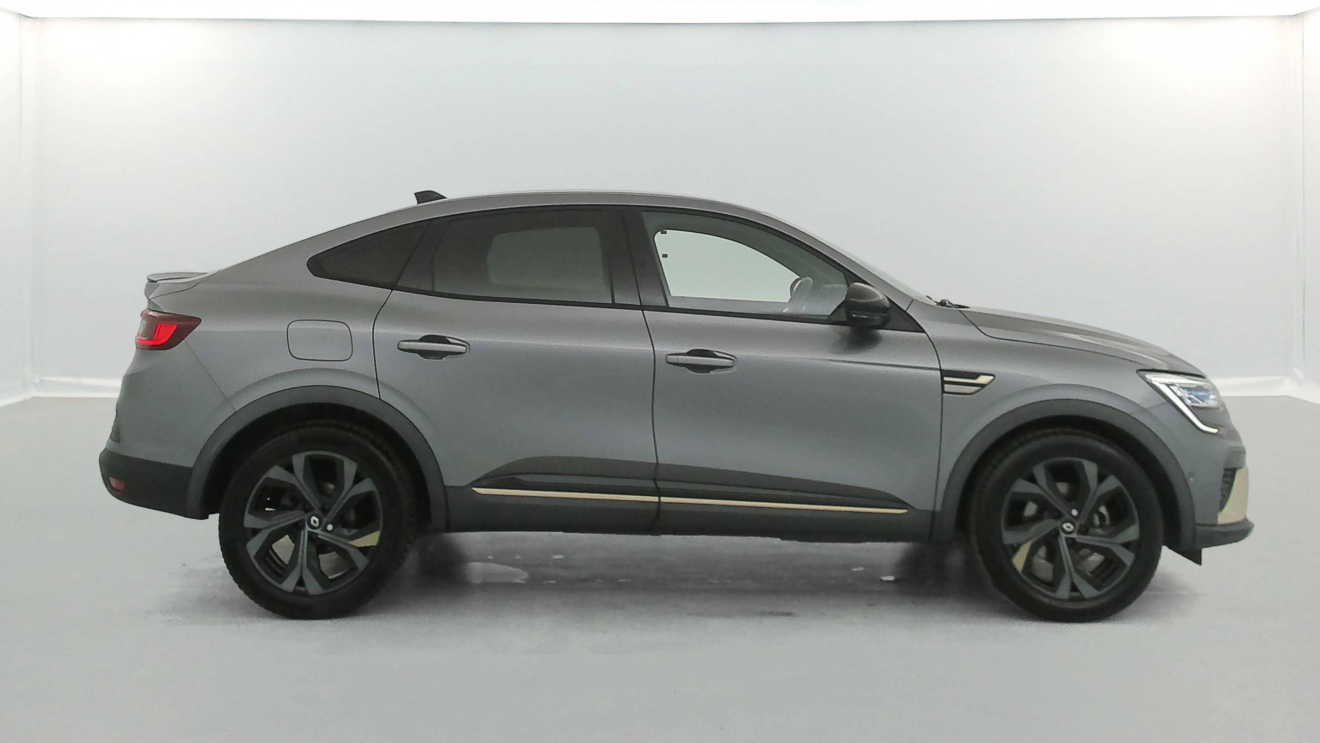 Vente en ligne Renault Arkana  E-Tech hybride 145 - 22 au prix de 18 960 €