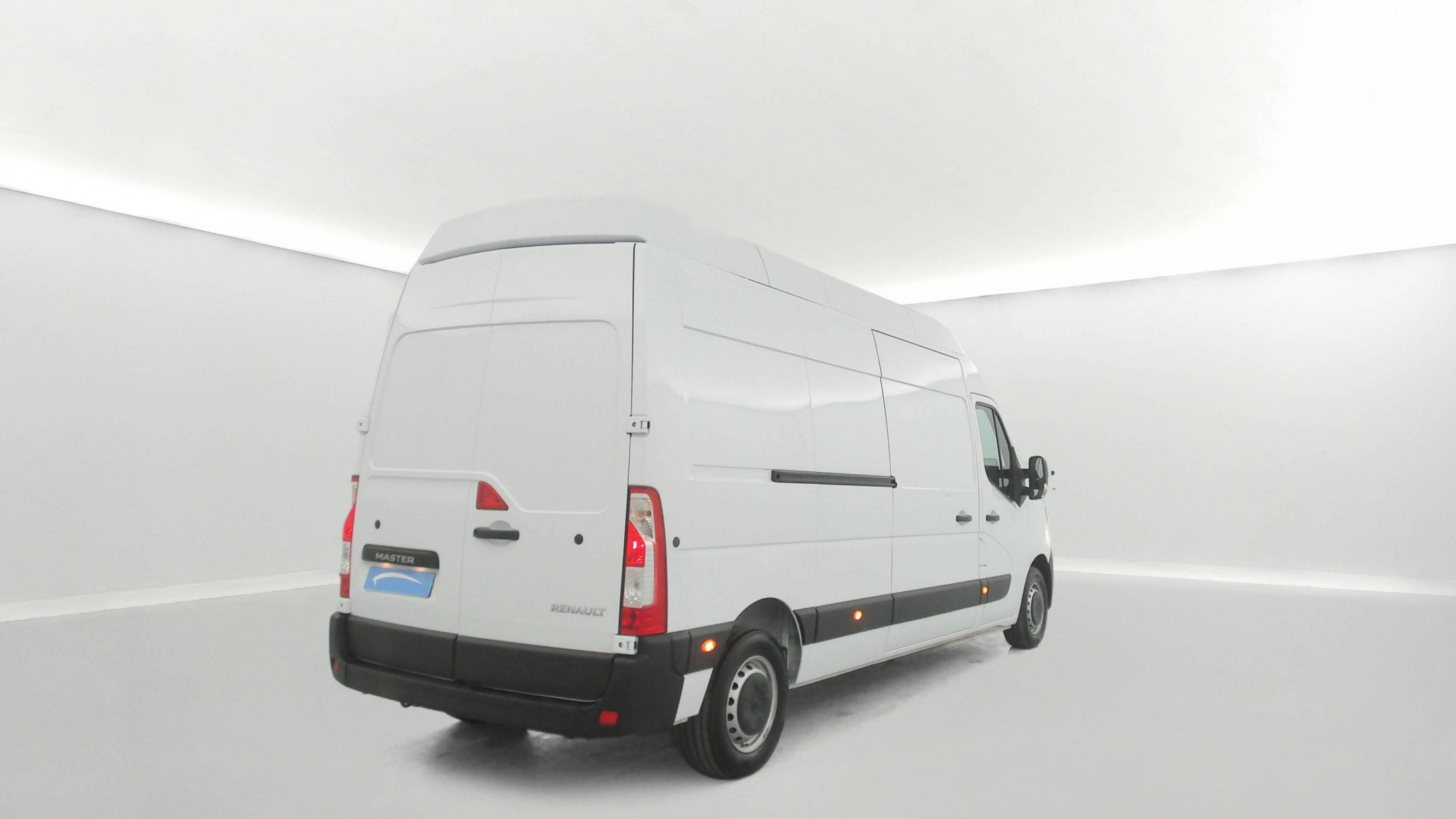Vente en ligne Renault Master Fourgon MASTER FGN TRAC F3500 L3H3 BLUE DCI 135 au prix de 29 999 €