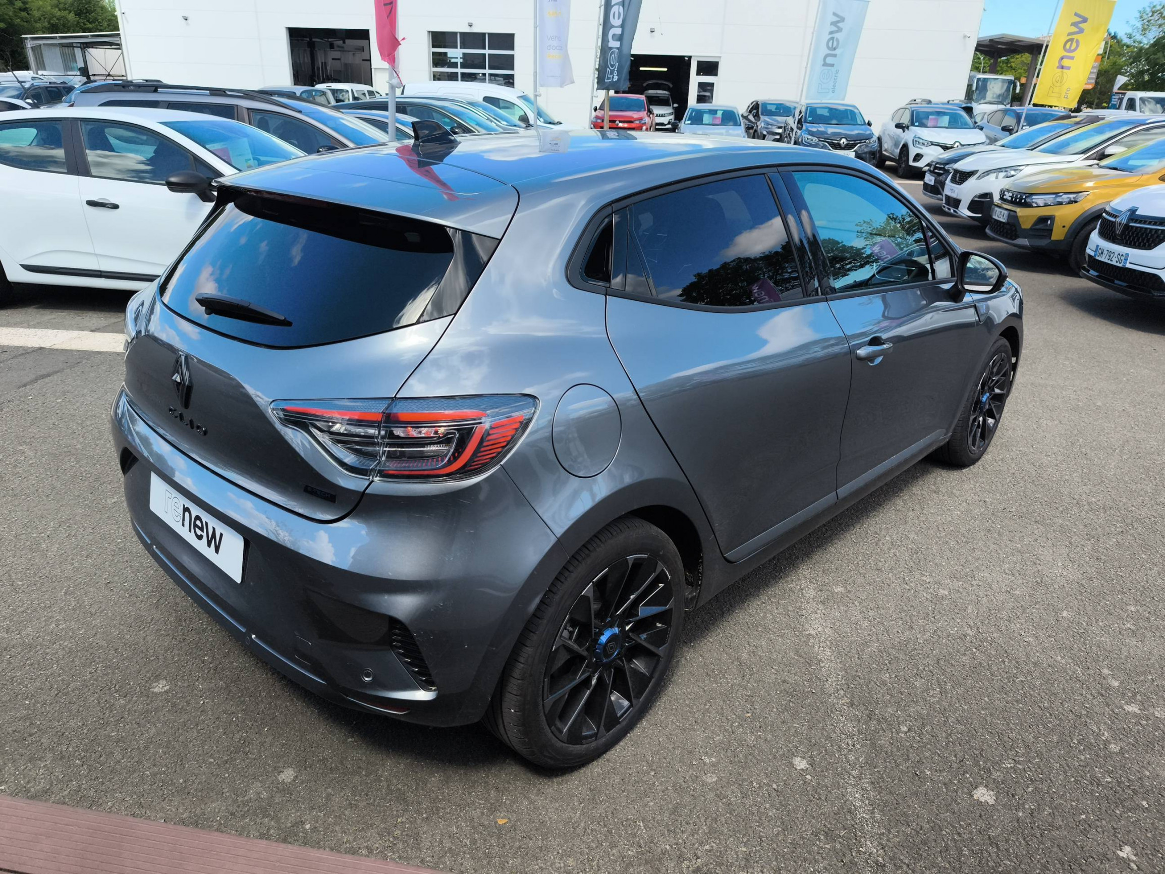 Vente en ligne Renault Clio 5 Clio E-Tech full hybrid 145 au prix de 22 290 €