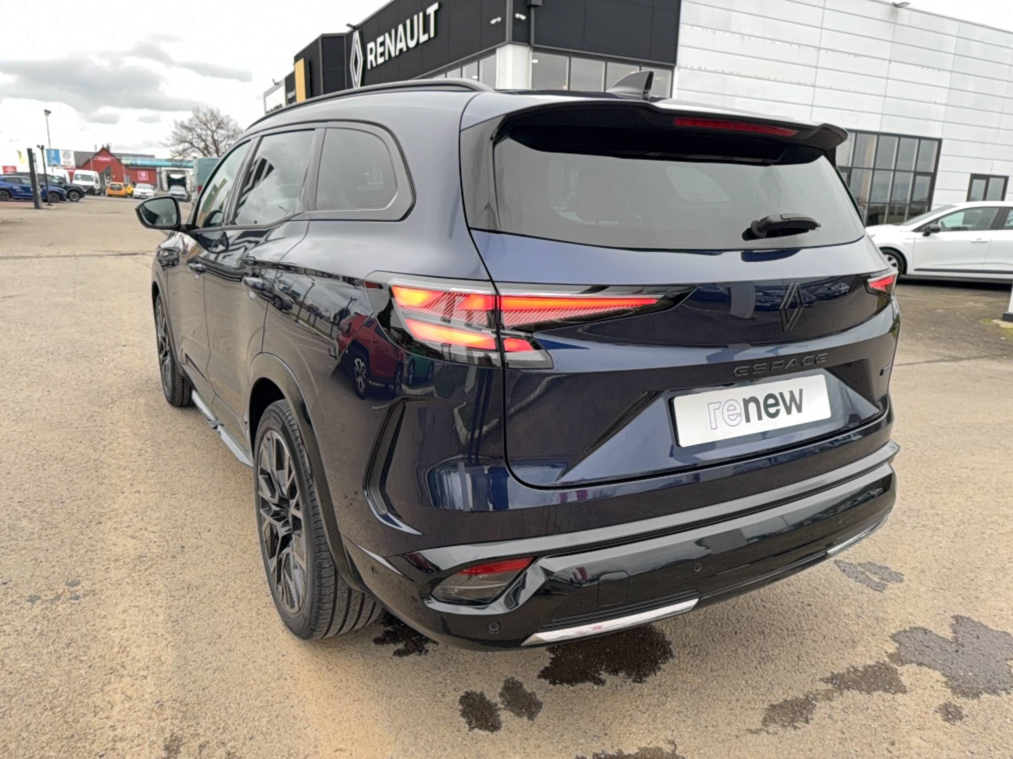 Vente en ligne Renault Espace Espace full hybrid E-Tech 200 ch 7pl au prix de 49 480 €