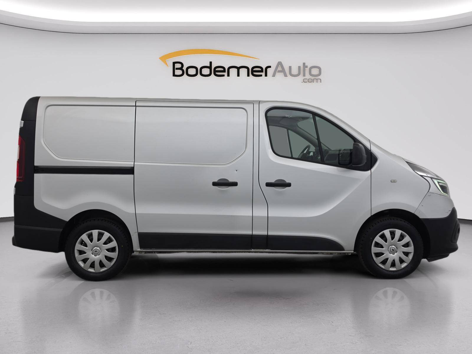 Vente en ligne Renault Trafic 3 Fourgon TRAFIC FGN L1H1 1000 KG DCI 120 au prix de 17 990 €