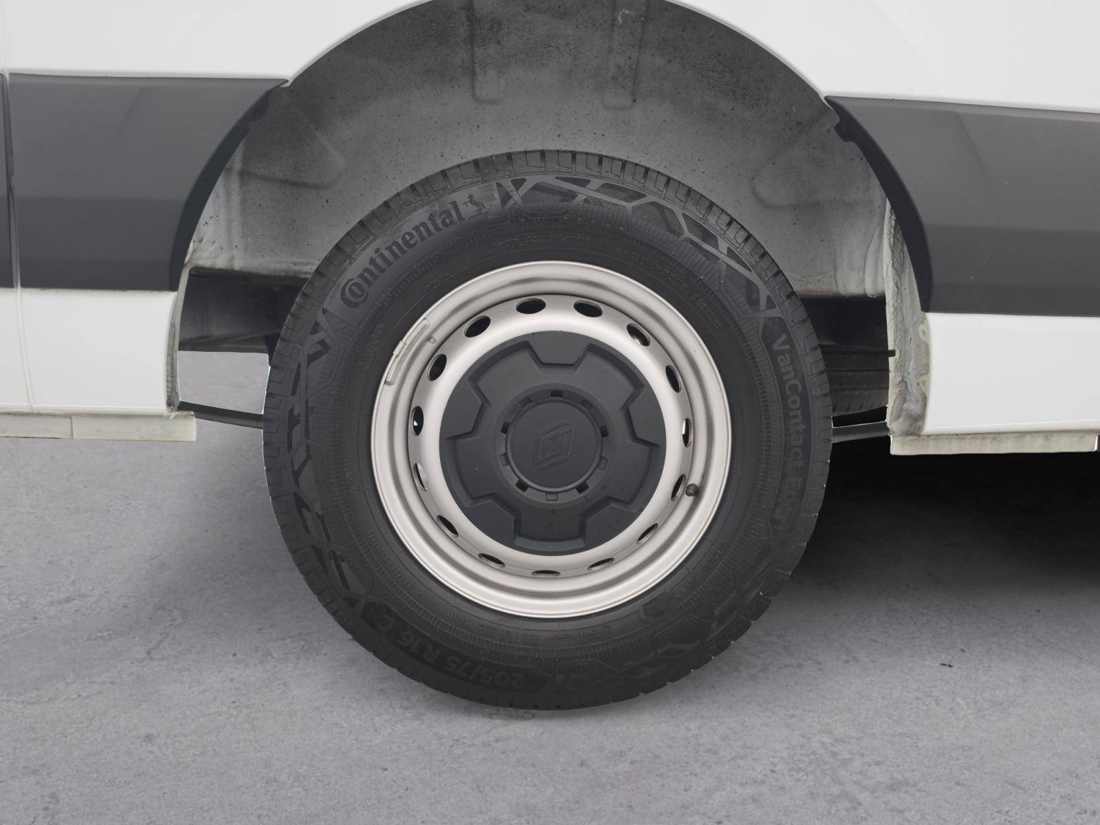 Vente en ligne Renault Master Fourgon MASTER FG BLUE DCI 130 L2H2 3T5 TR au prix de 28 490 €