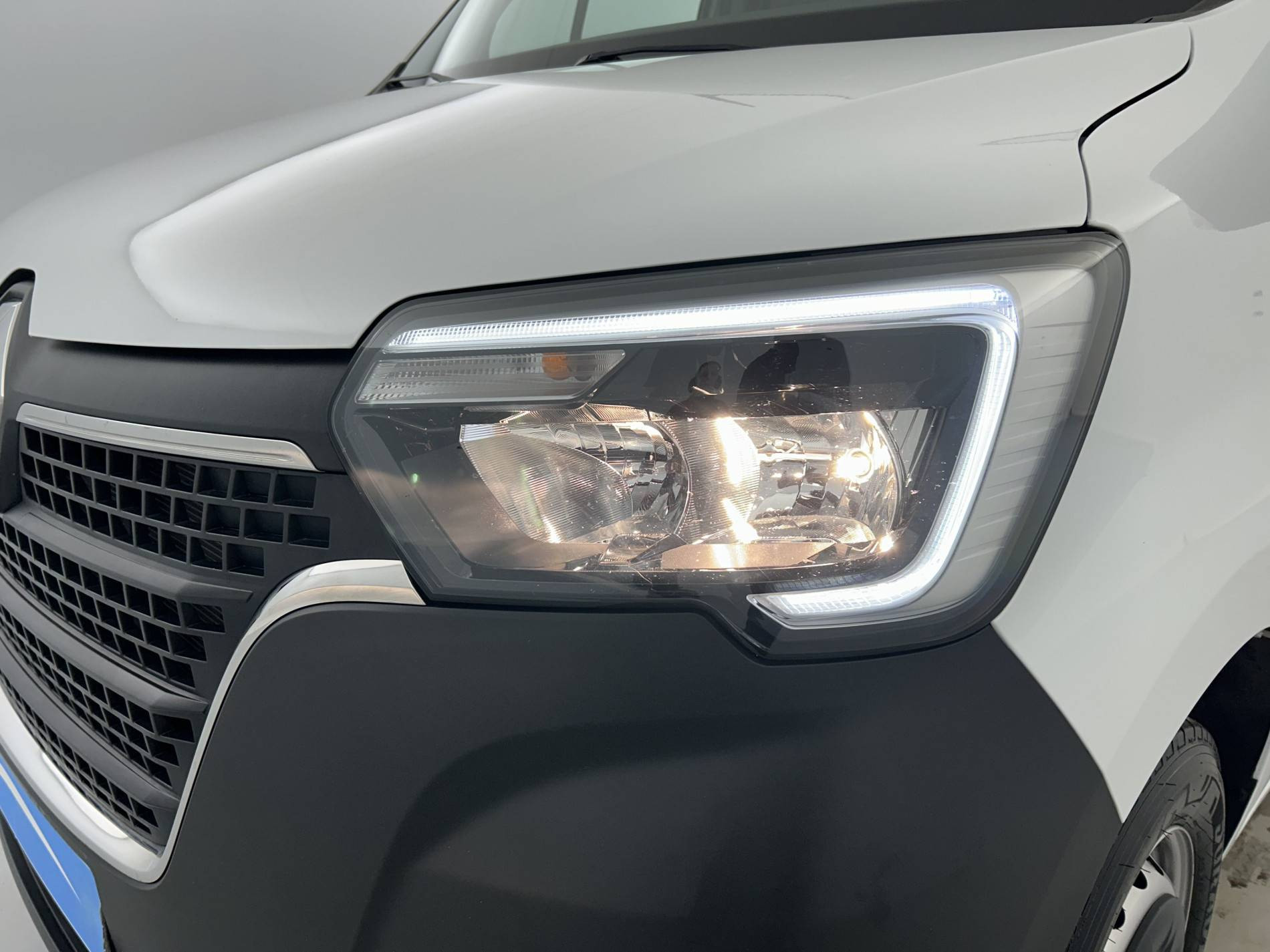 Vente en ligne Renault Master Fourgon MASTER FGN TRAC F3500 L2H2 BLUE DCI 135 au prix de 27 990 €