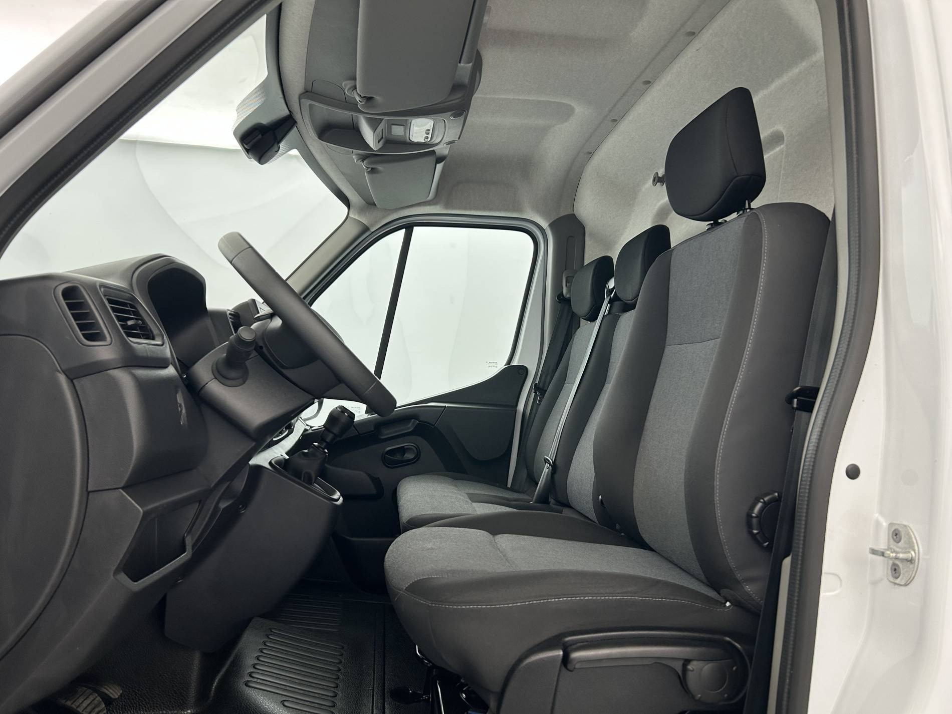 Vente en ligne Renault Master Fourgon MASTER FGN TRAC F3500 L2H2 BLUE DCI 135 au prix de 26 990 €