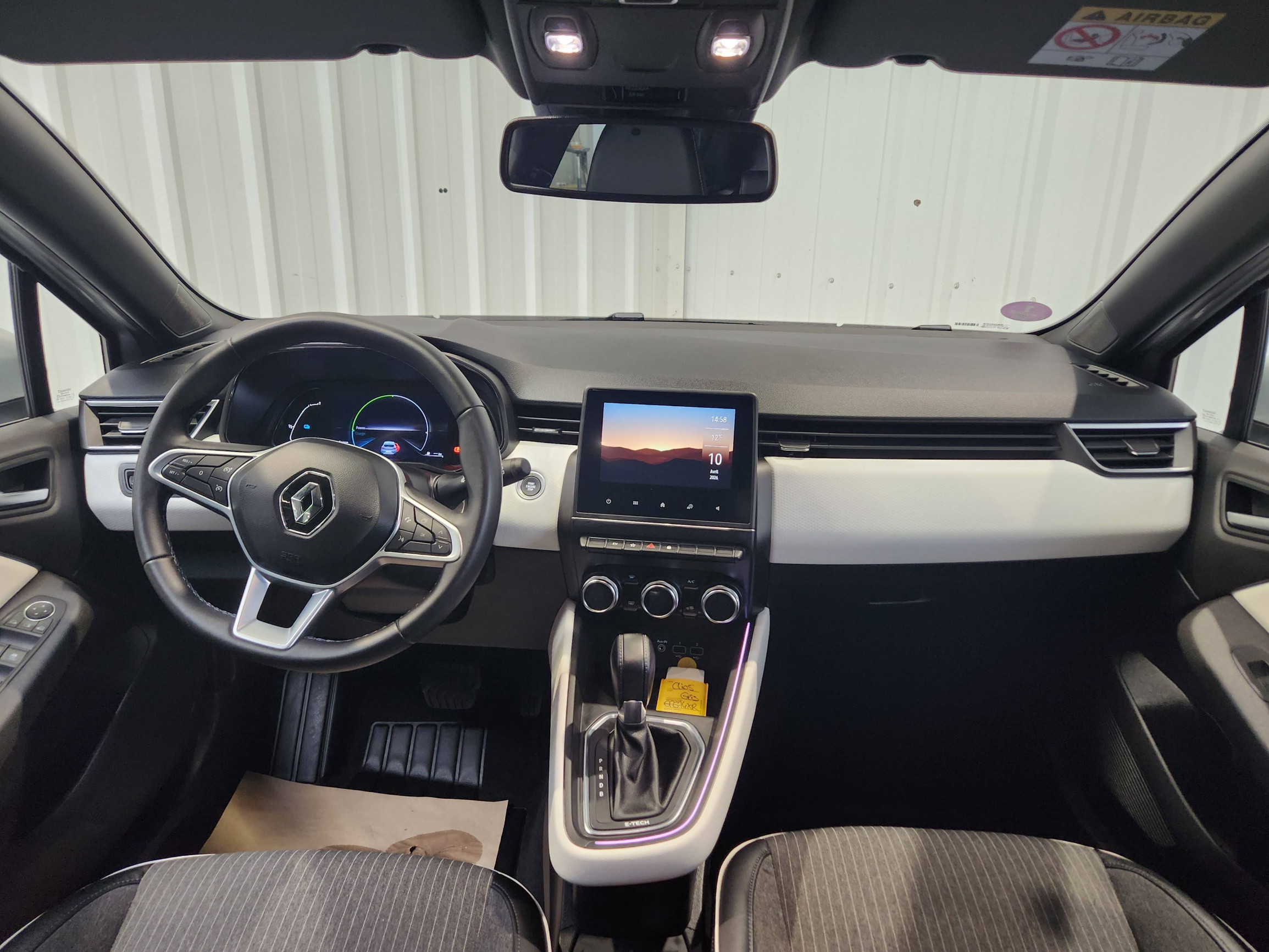 Vente en ligne Renault Clio 5 Clio E-Tech 140 - 21N au prix de 16 390 €