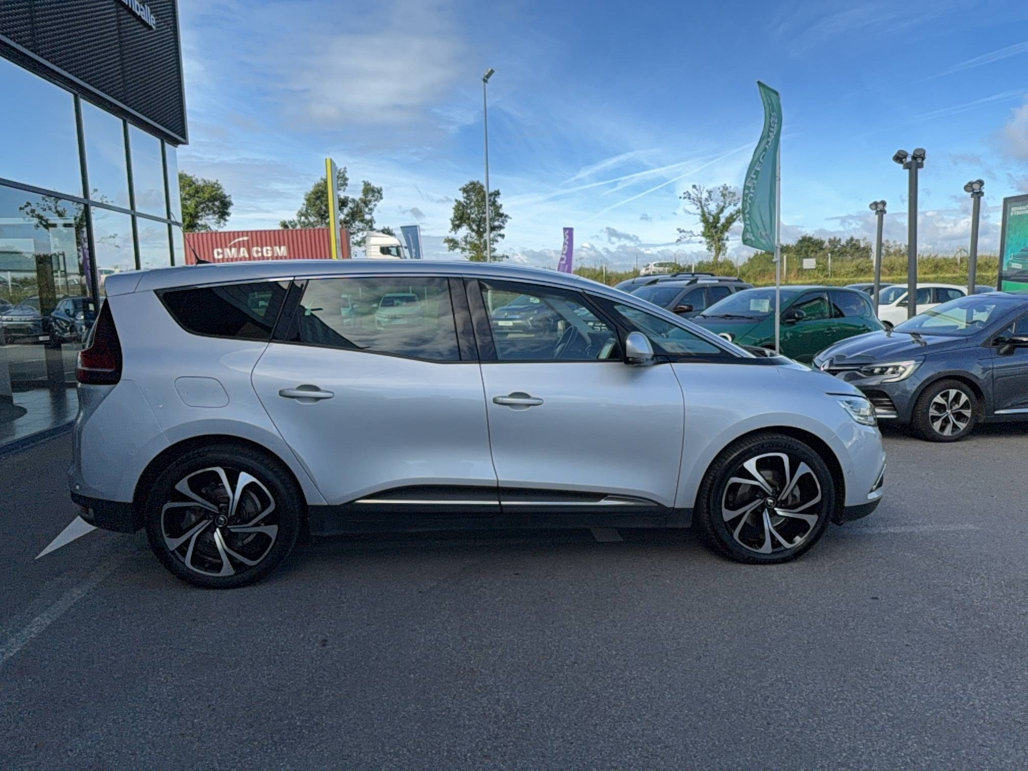 Vente en ligne Renault Grand Scenic 4 Grand Scenic Blue dCi 120 EDC au prix de 14 490 €
