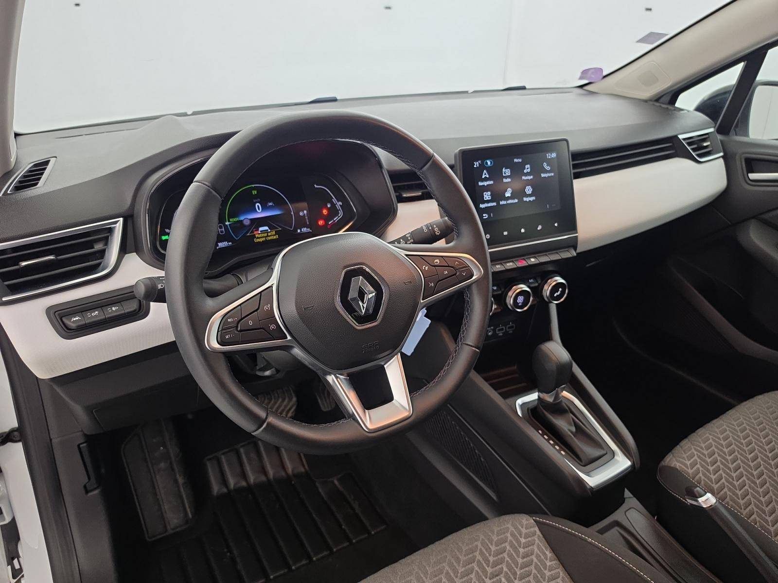 Vente en ligne Renault Clio 5 Clio E-Tech full hybrid 145 au prix de 15 990 €