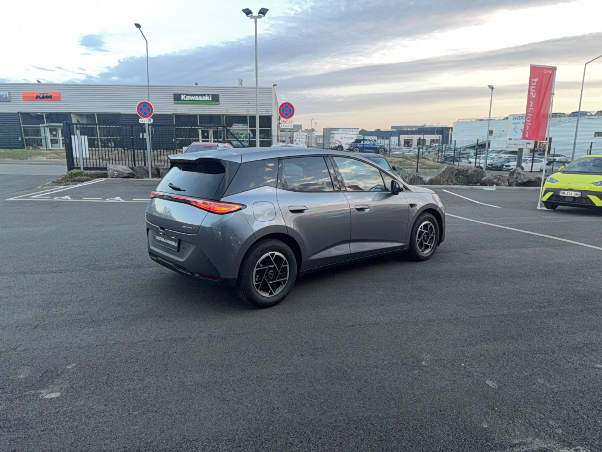 Vente en ligne Byd Dolphin G  1.5 DM-i PHEV 212 ch au prix de 24 390 €