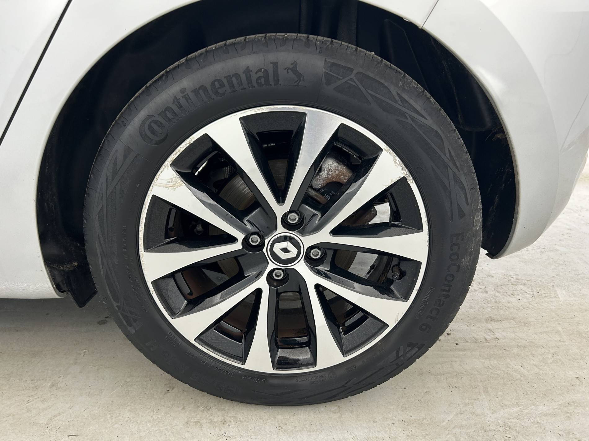Vente en ligne Renault Clio 5 Clio E-Tech 140 - 21N au prix de 16 890 €