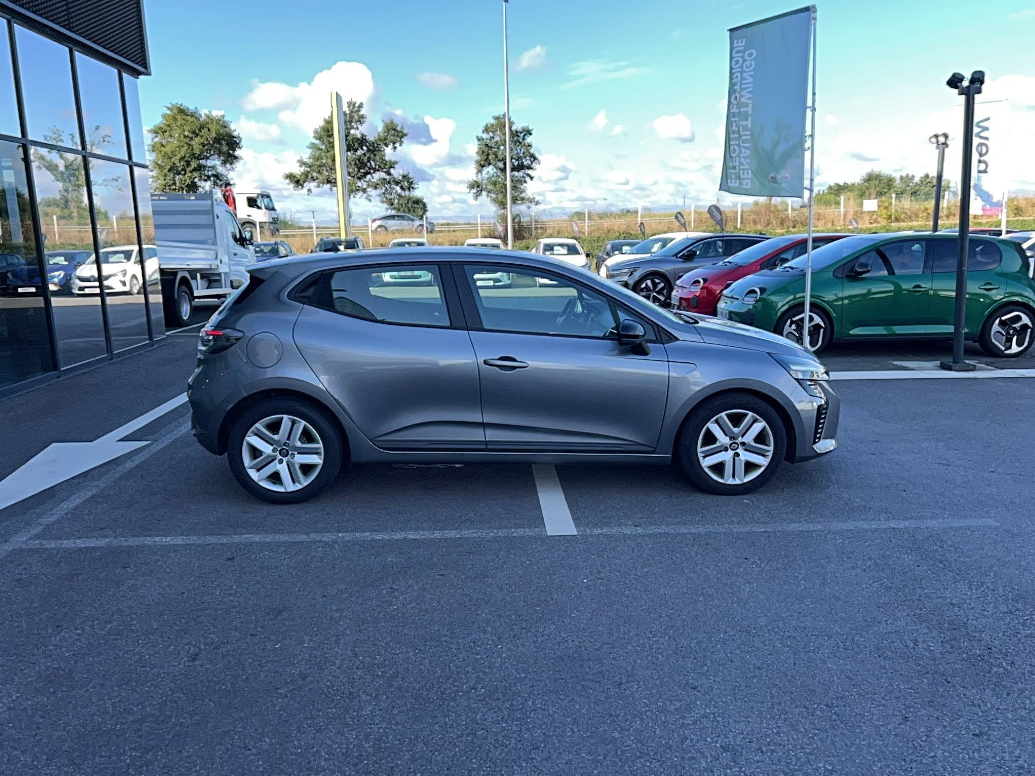 Vente en ligne Renault Clio 5 Clio TCe 90 au prix de 13 990 €