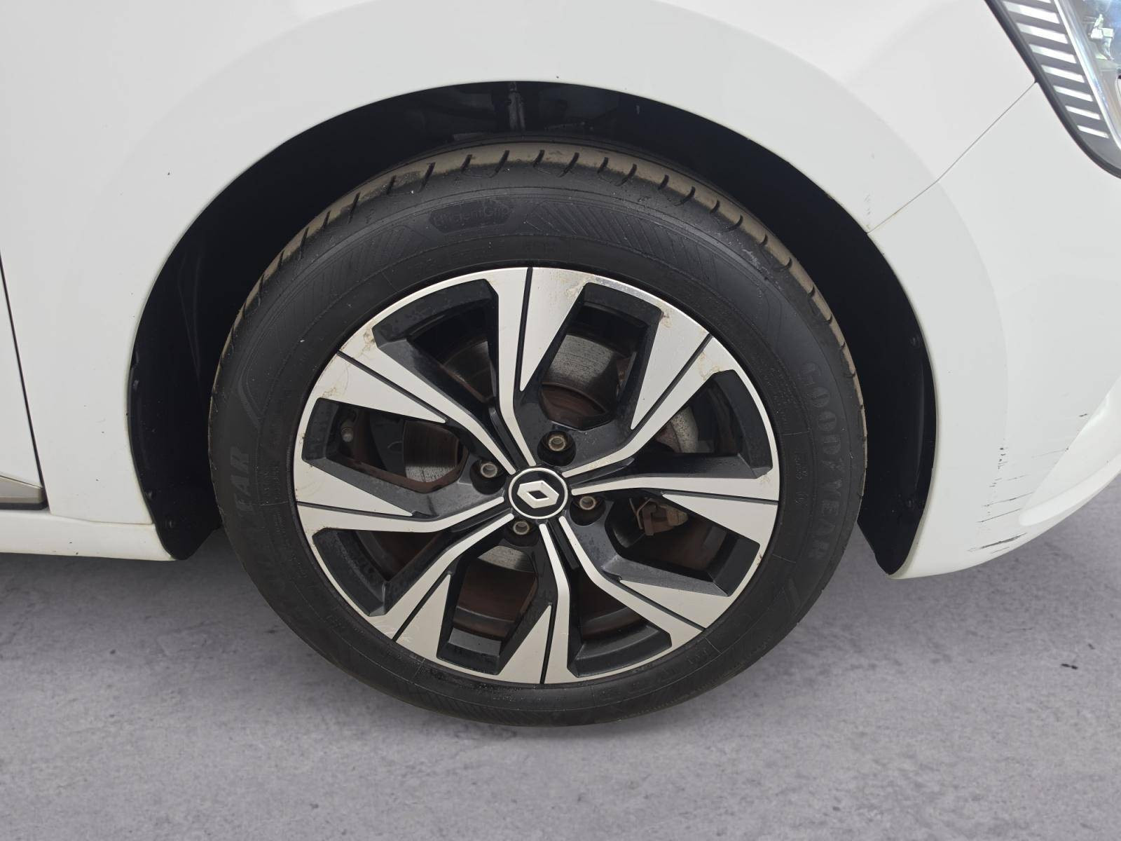 Vente en ligne Renault Clio 5 Clio E-Tech full hybrid 145 au prix de 15 890 €