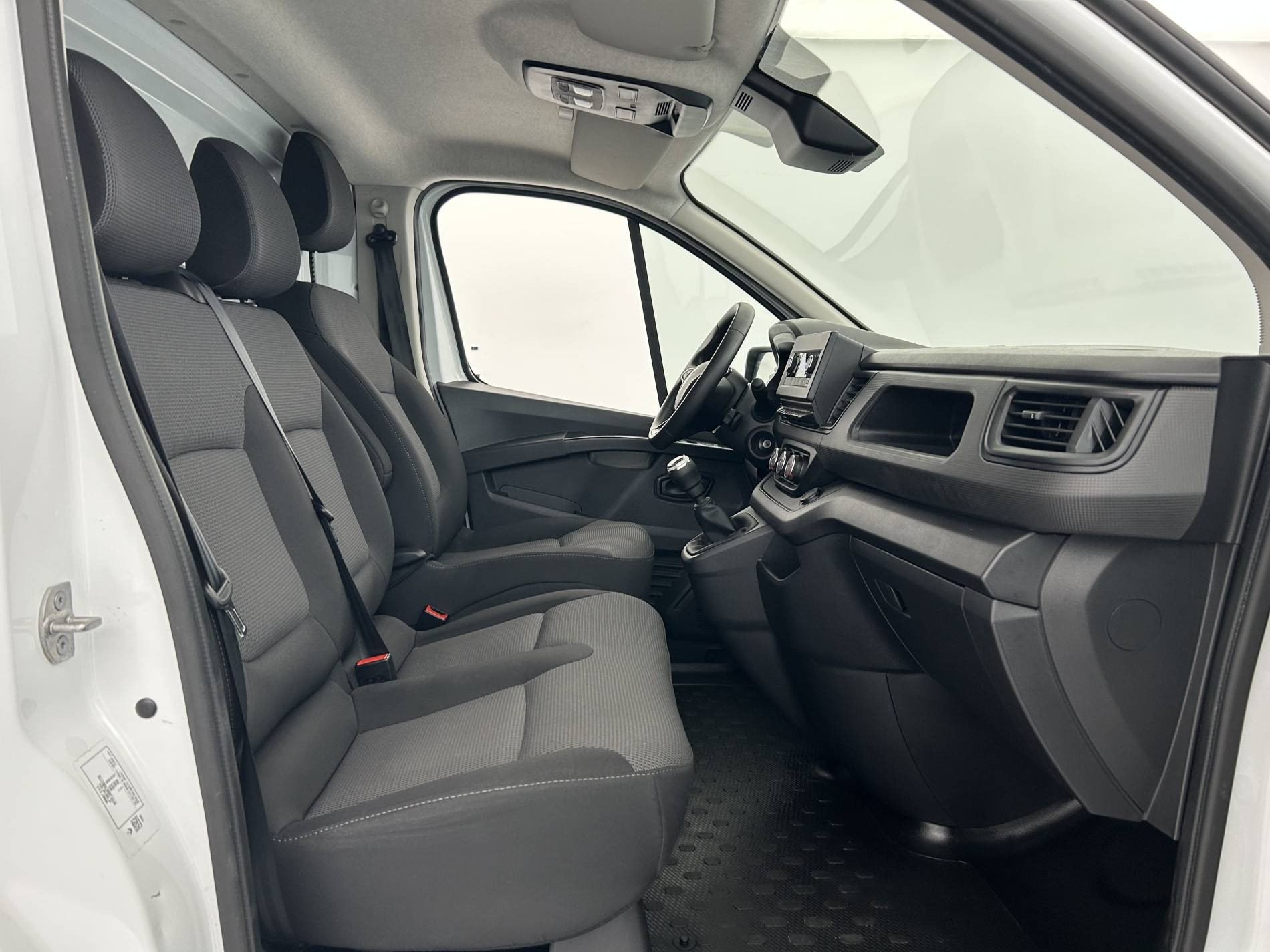 Vente en ligne Renault Trafic 3 Fourgon TRAFIC FGN L2H1 3000 KG BLUE DCI 130 au prix de 23 490 €