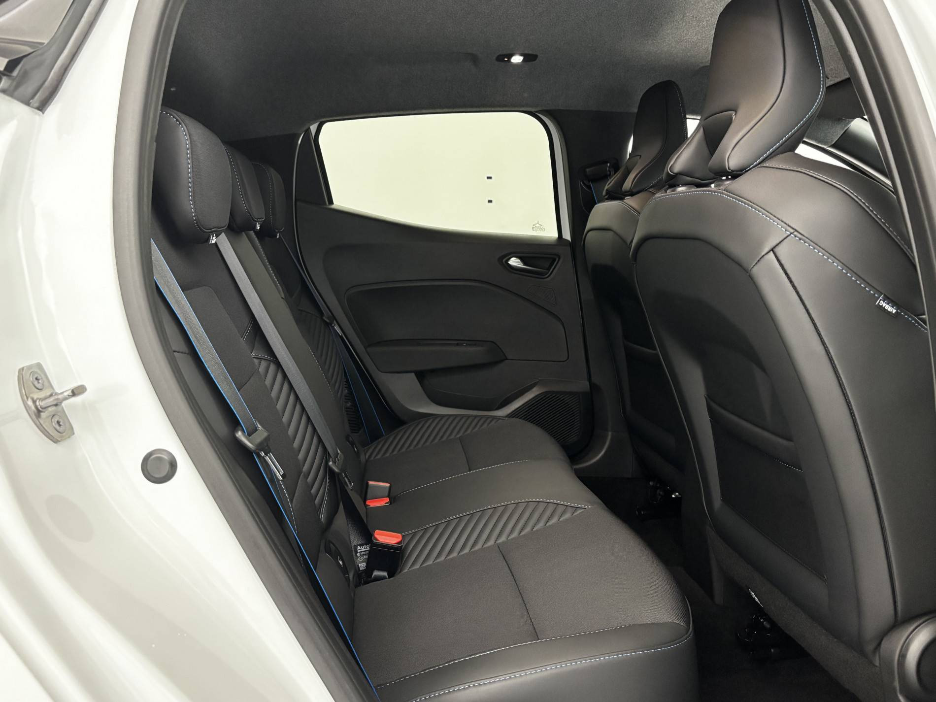 Vente en ligne Renault Clio 5 Clio E-Tech full hybrid 145 au prix de 20 790 €