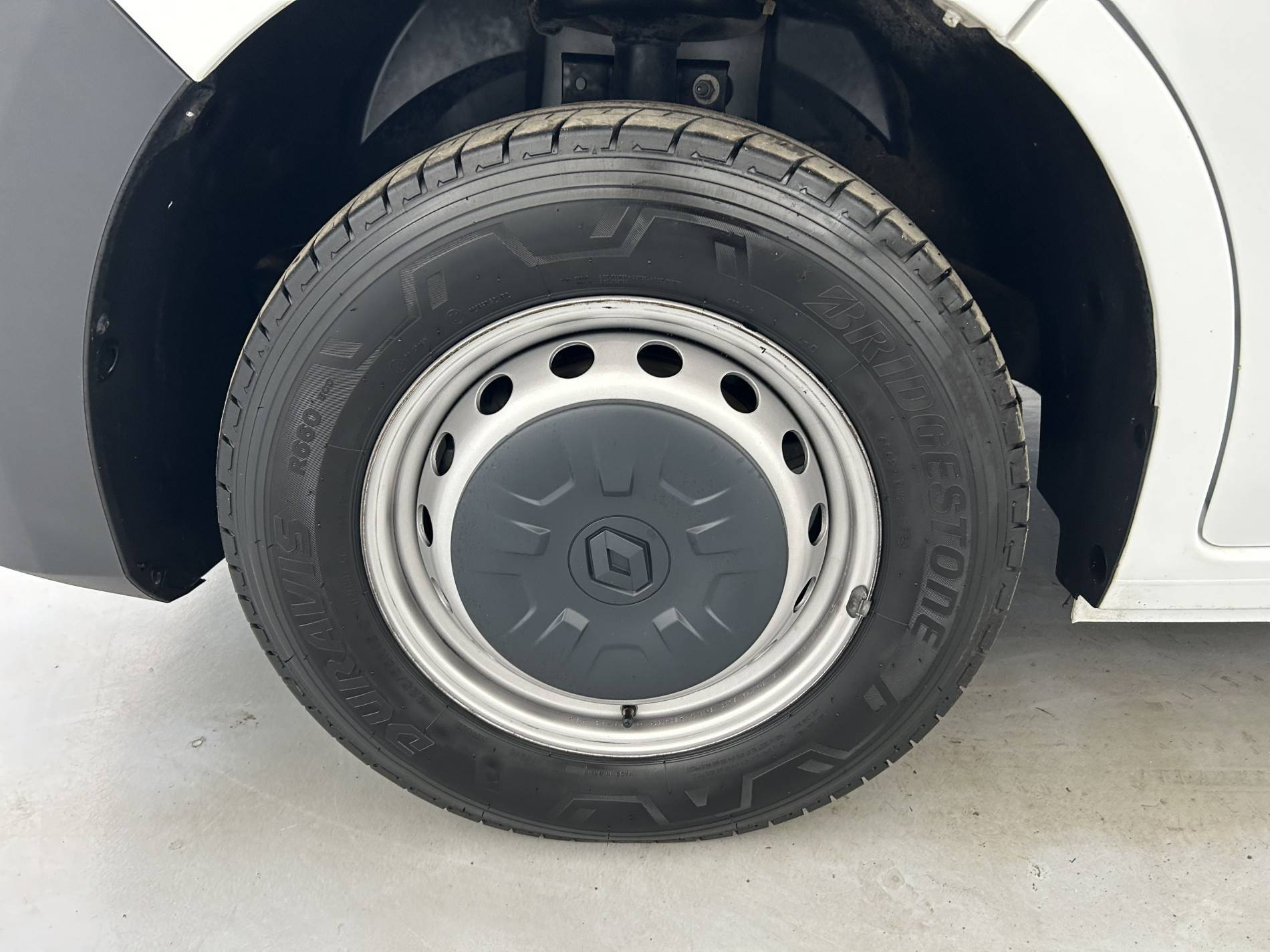 Vente en ligne Renault Master Fourgon MASTER FGN TRAC F3500 L3H3 BLUE DCI 135 au prix de 28 990 €