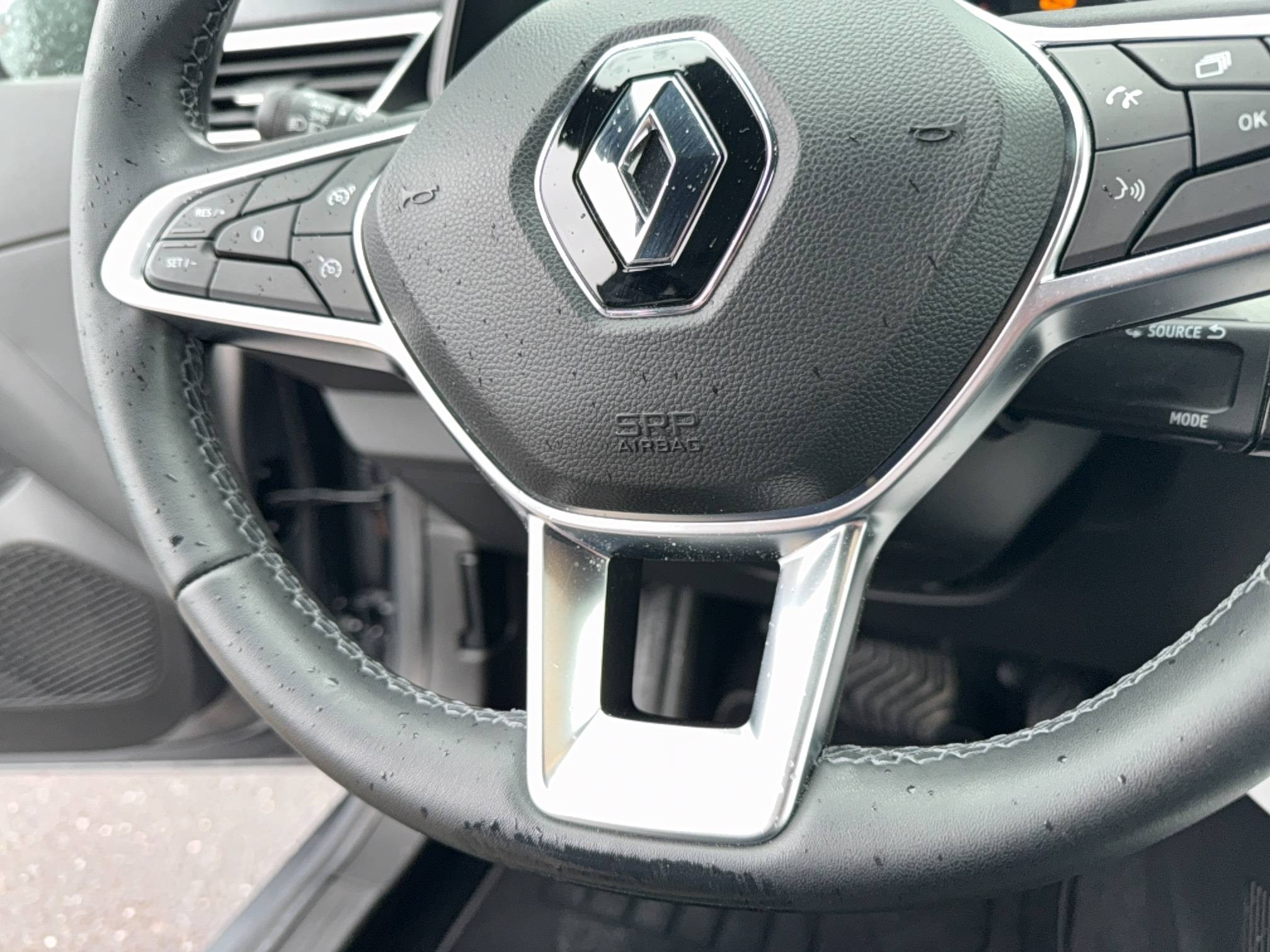Vente en ligne Renault Clio 5 Clio E-Tech full hybrid 145 au prix de 15 990 €