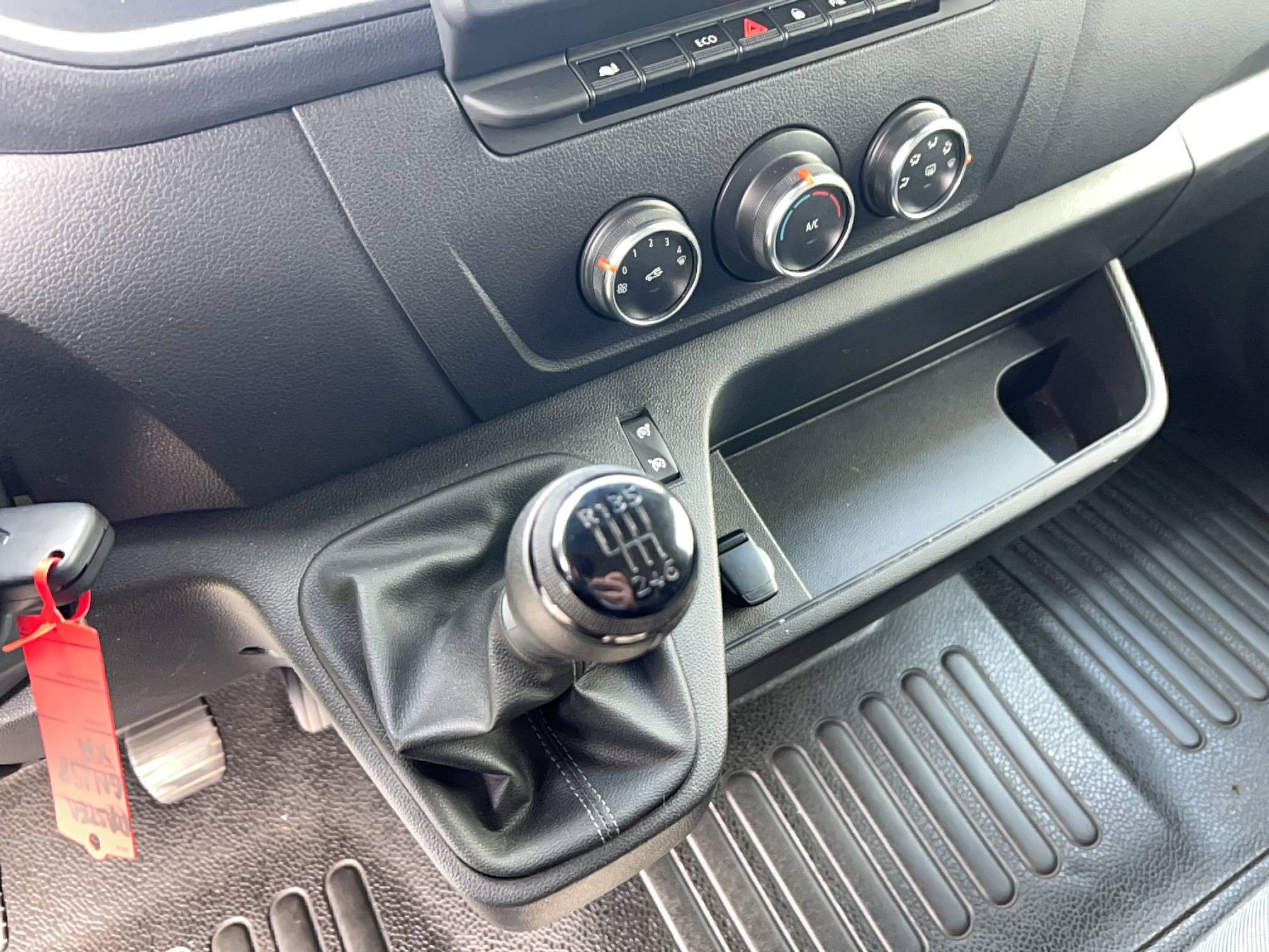 Vente en ligne Renault Master Fourgon MASTER FGN TRAC F3500 L2H2 BLUE DCI 135 au prix de 23 590 €