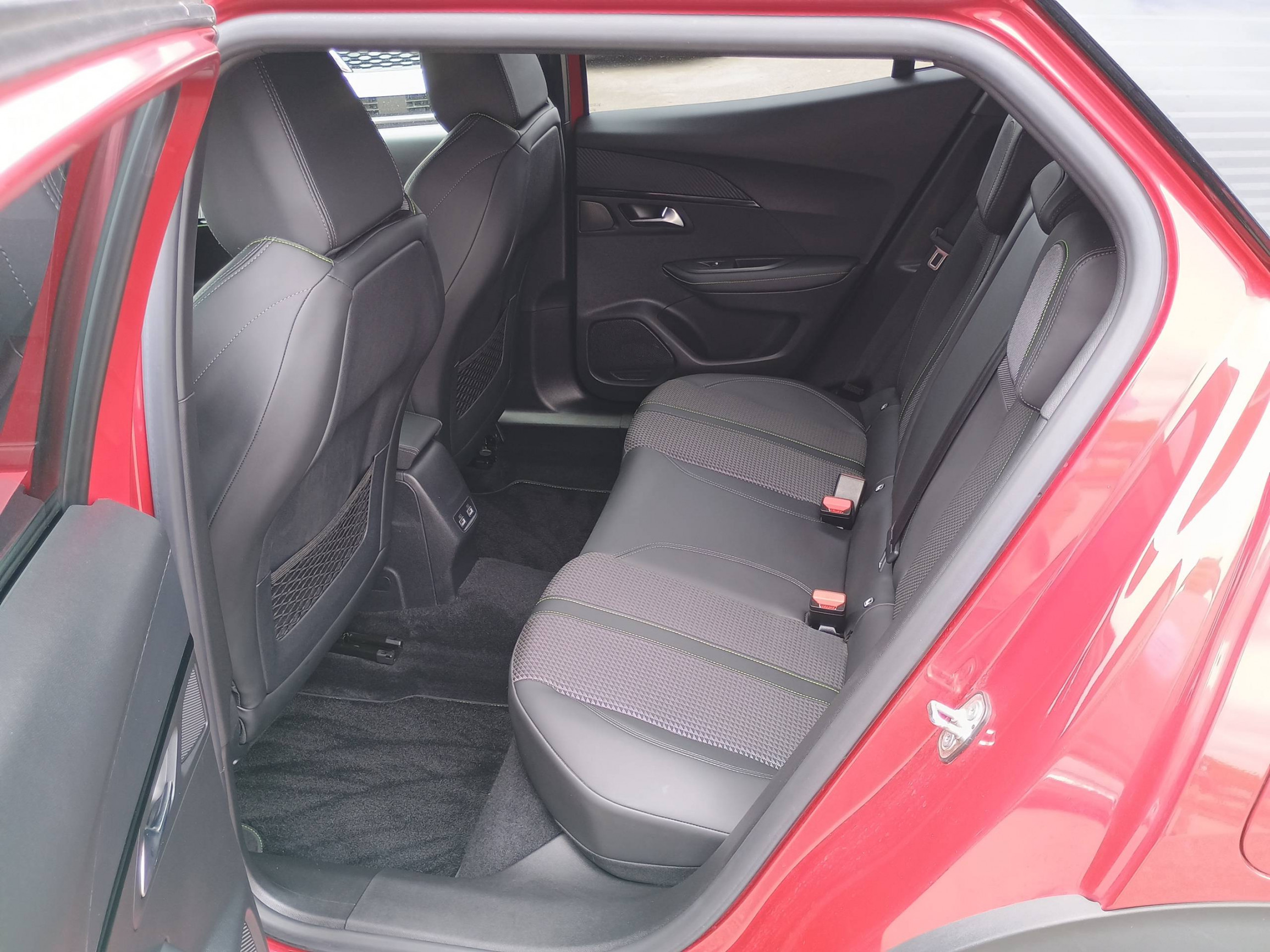 Vente en ligne Peugeot 2008  BlueHDi 130 S&S EAT8 au prix de 19 990 €
