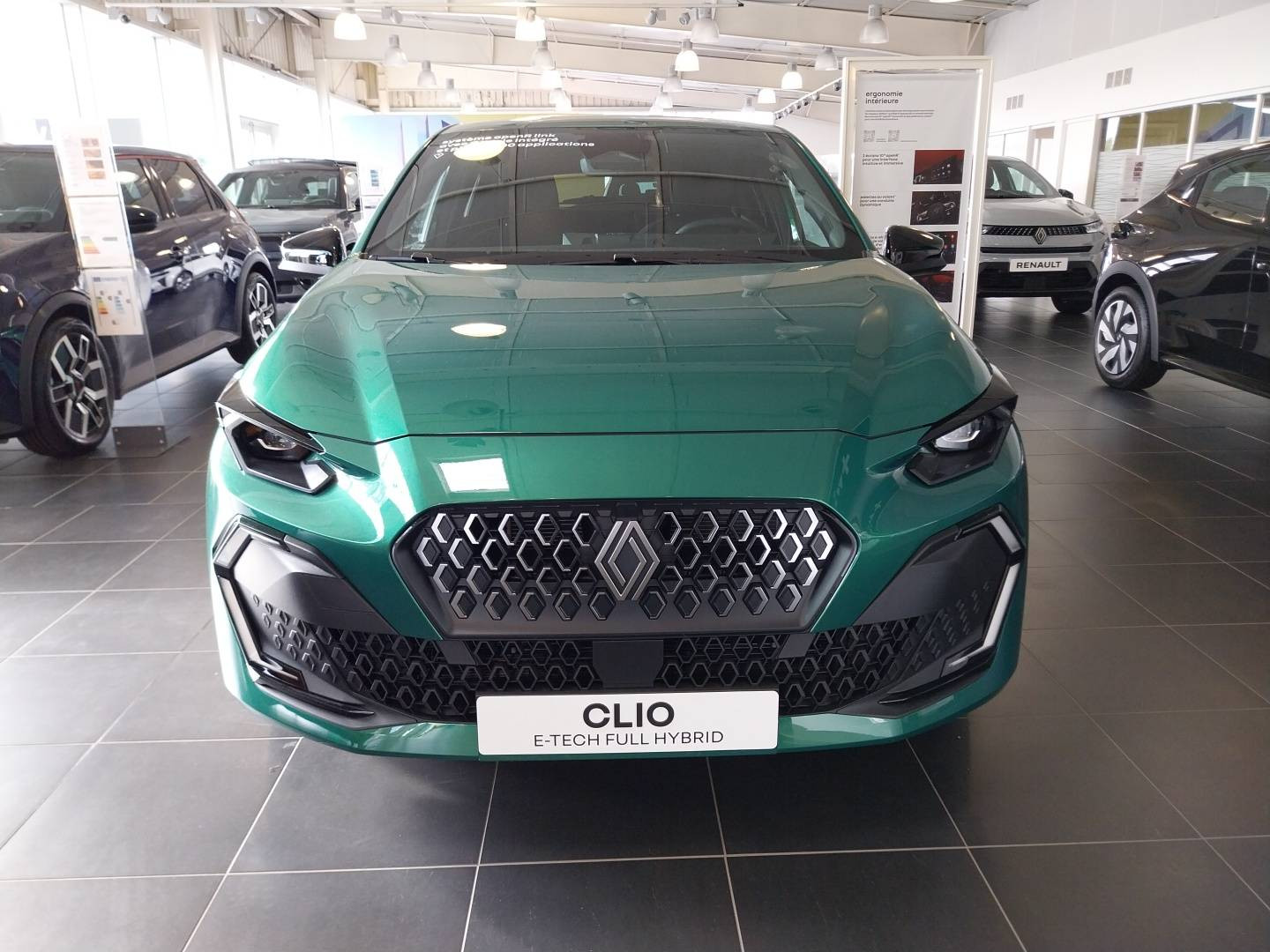 Vente en ligne Renault Clio 6 Clio E-Tech full hybrid 160 ch au prix de 27 390 €