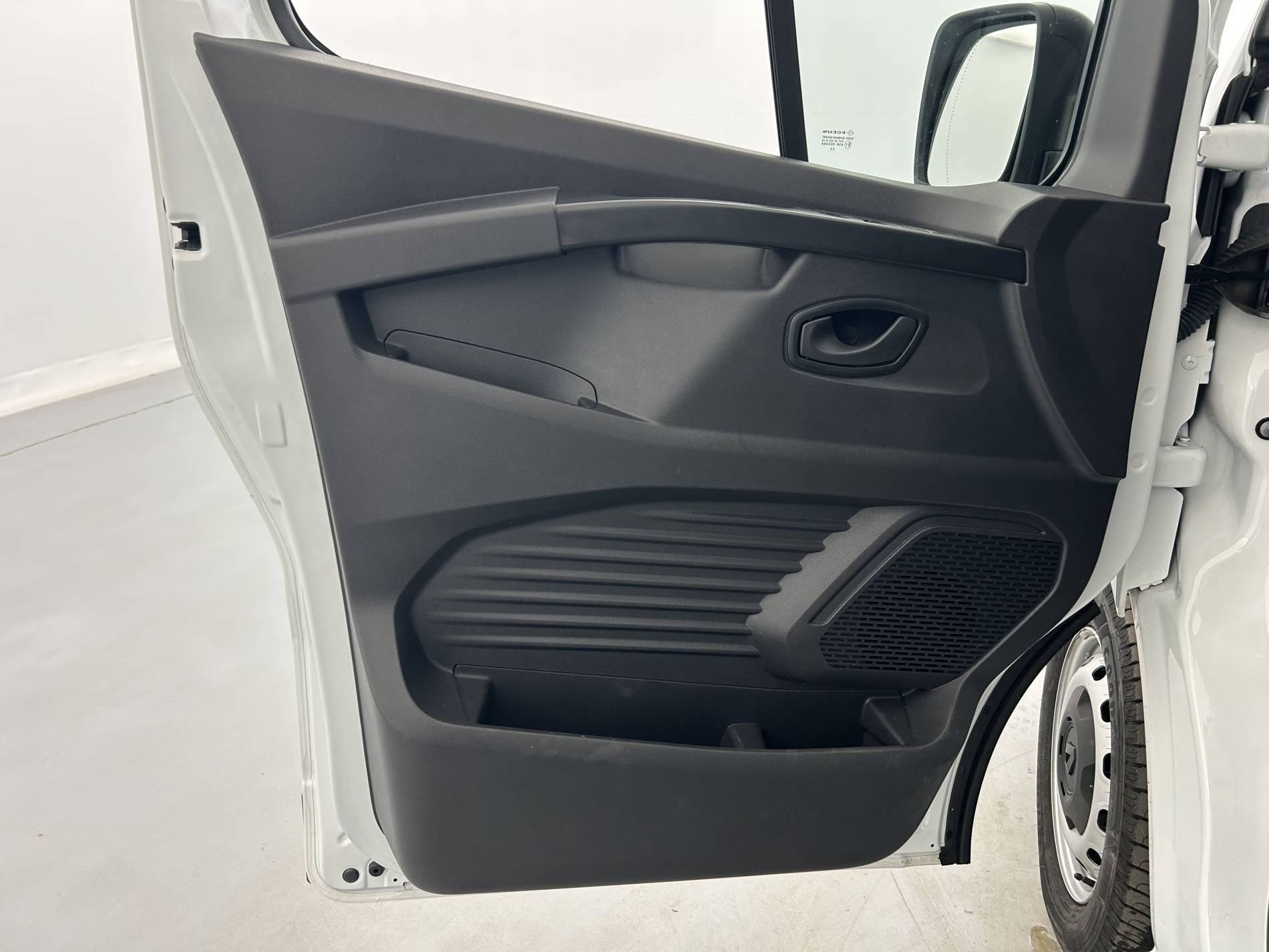 Vente en ligne Renault Trafic 3 Fourgon TRAFIC FG BLUE DCI 130 L1H1 3T GSR2 au prix de 25 390 €