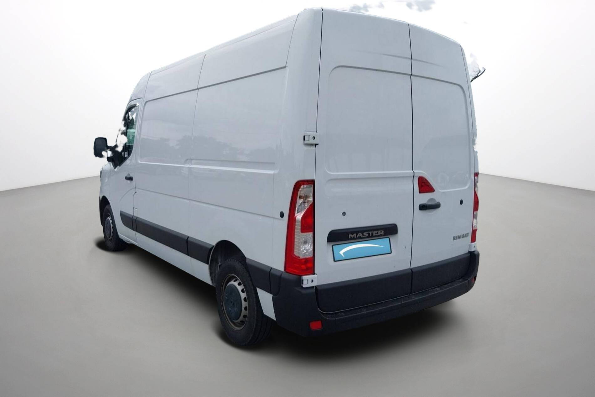 Vente en ligne Renault Master Fourgon MASTER FGN TRAC F3500 L2H2 BLUE DCI 135 au prix de 26 990 €