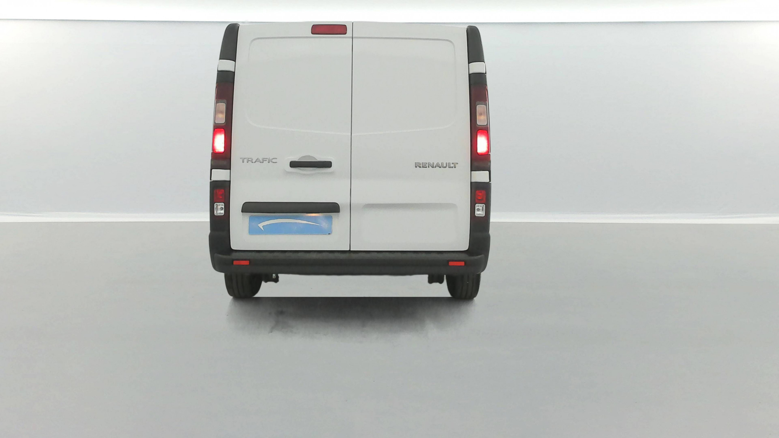 Vente en ligne Renault Trafic 3 Fourgon TRAFIC FG BLUE DCI 130 L1H1 3T GSR2 au prix de 23 999 €