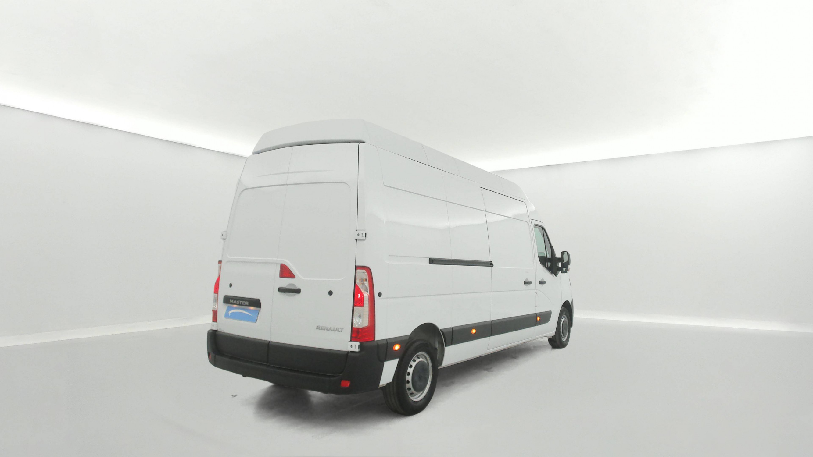 Vente en ligne Renault Master Fourgon MASTER FGN TRAC F3500 L3H3 BLUE DCI 135 au prix de 28 990 €