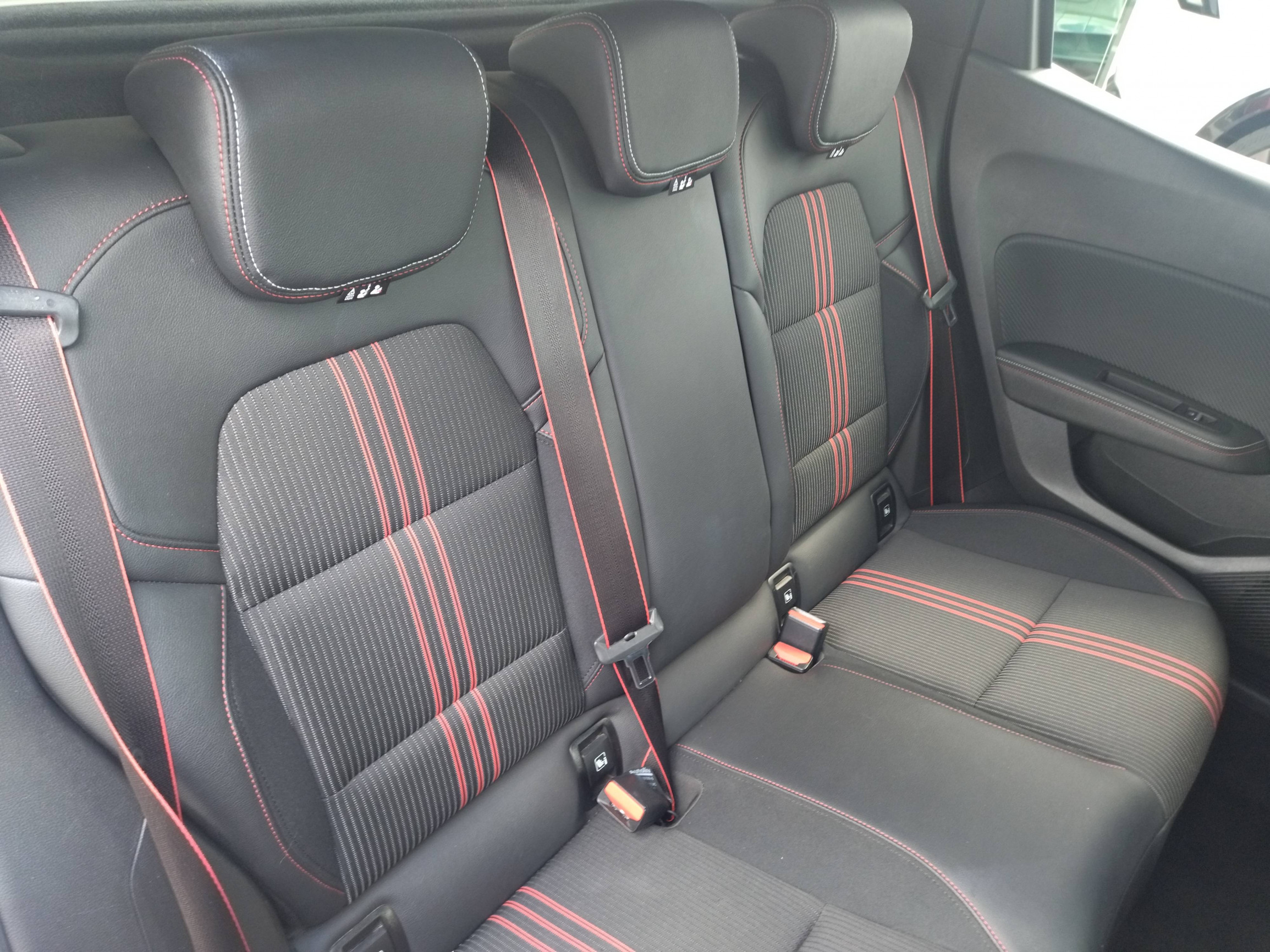 Vente en ligne Renault Clio 5 Clio TCe 140 - 21 au prix de 15 540 €