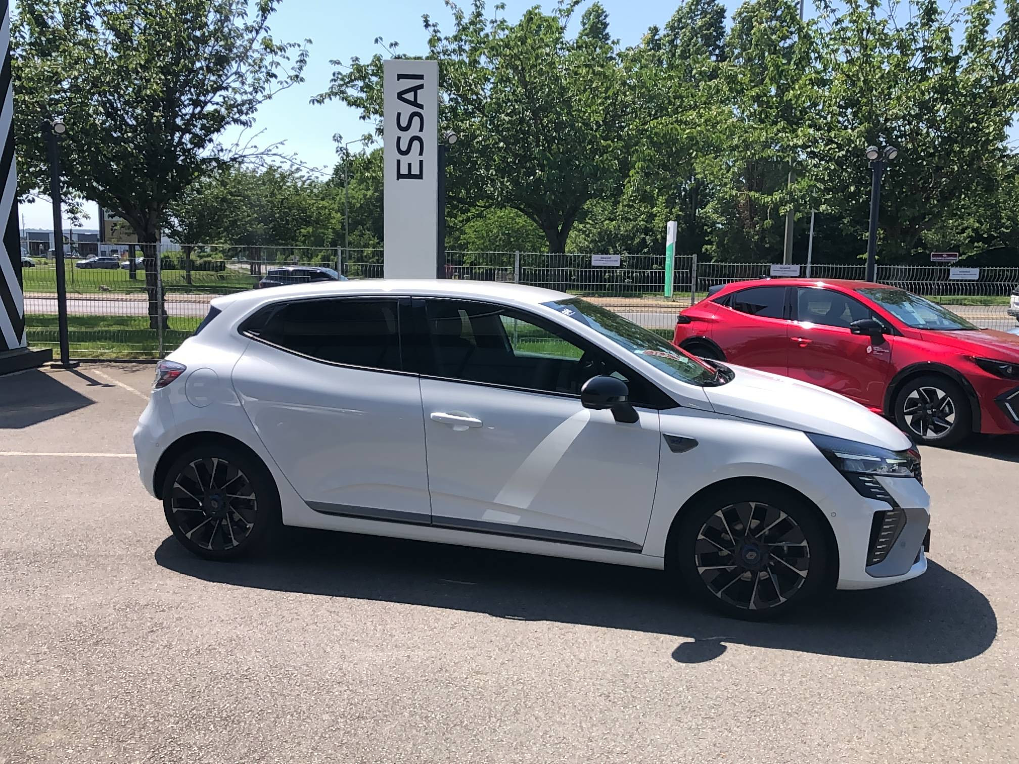 Vente en ligne Renault Clio 5 Clio E-Tech full hybrid 145 au prix de 16 490 €