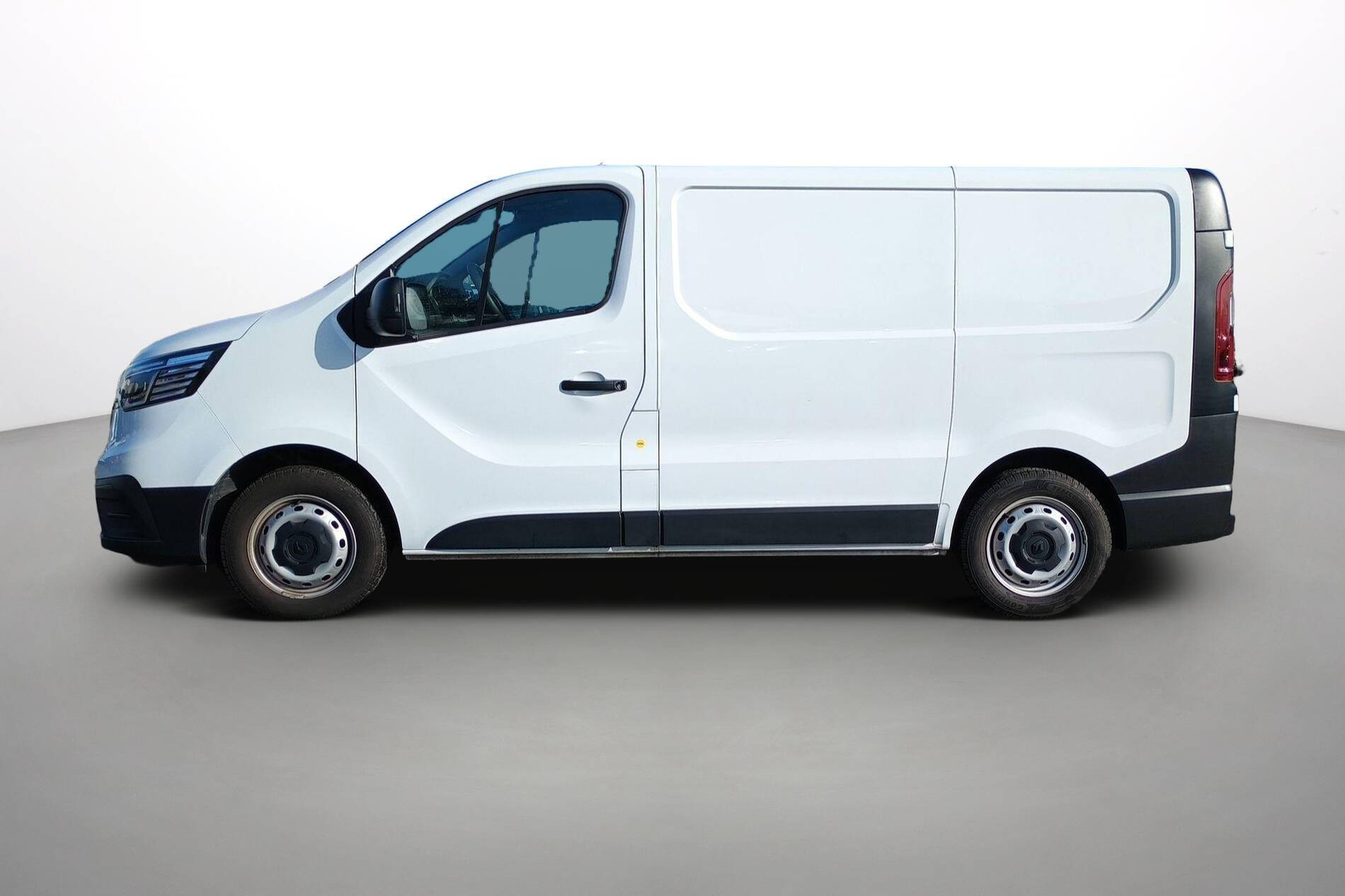 Vente en ligne Renault Trafic 3 Fourgon TRAFIC FG BLUE DCI 130 L1H1 3T GSR2 au prix de 24 990 €