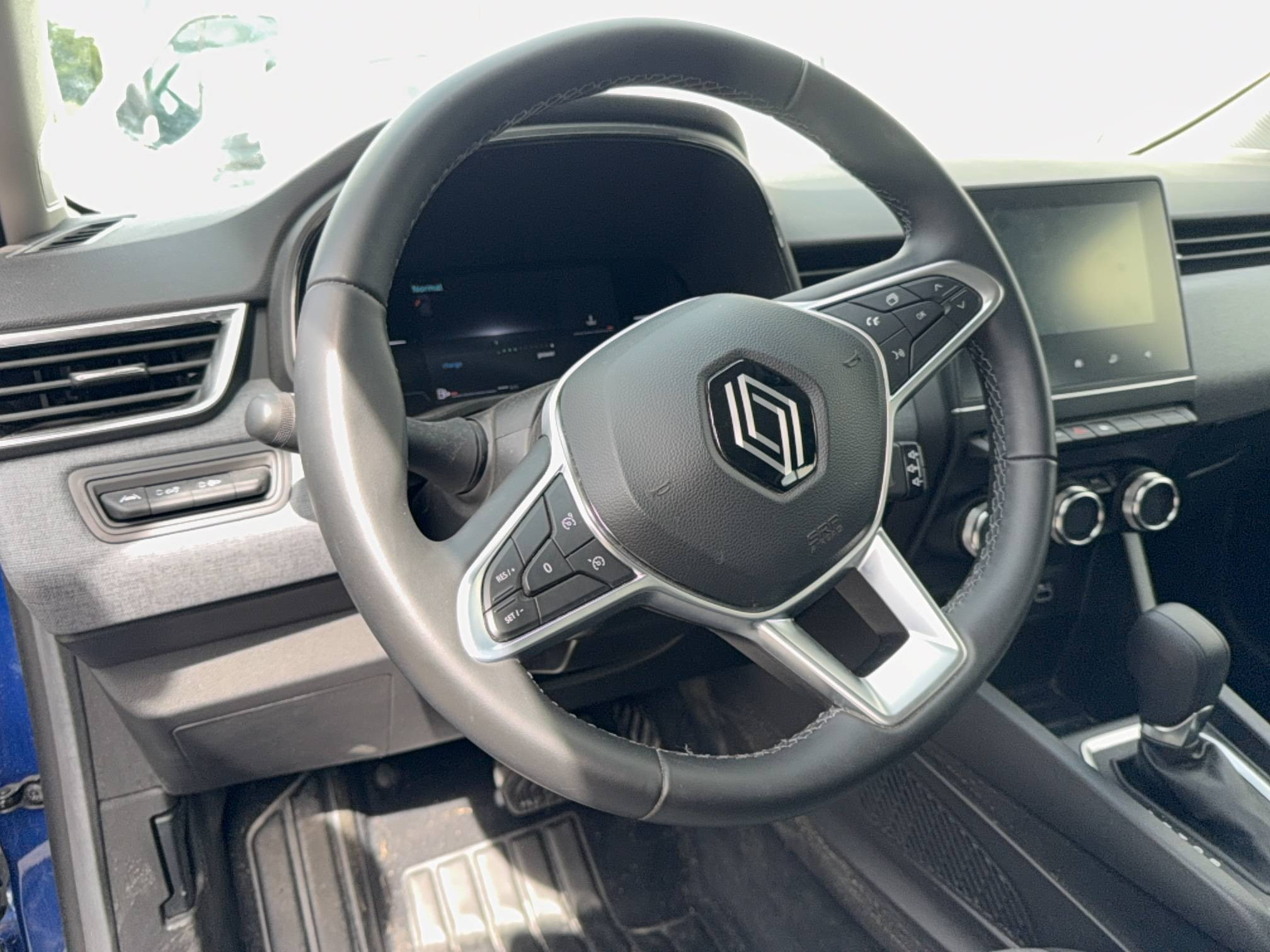 Vente en ligne Renault Clio 5 Clio E-Tech full hybrid 145 au prix de 17 990 €