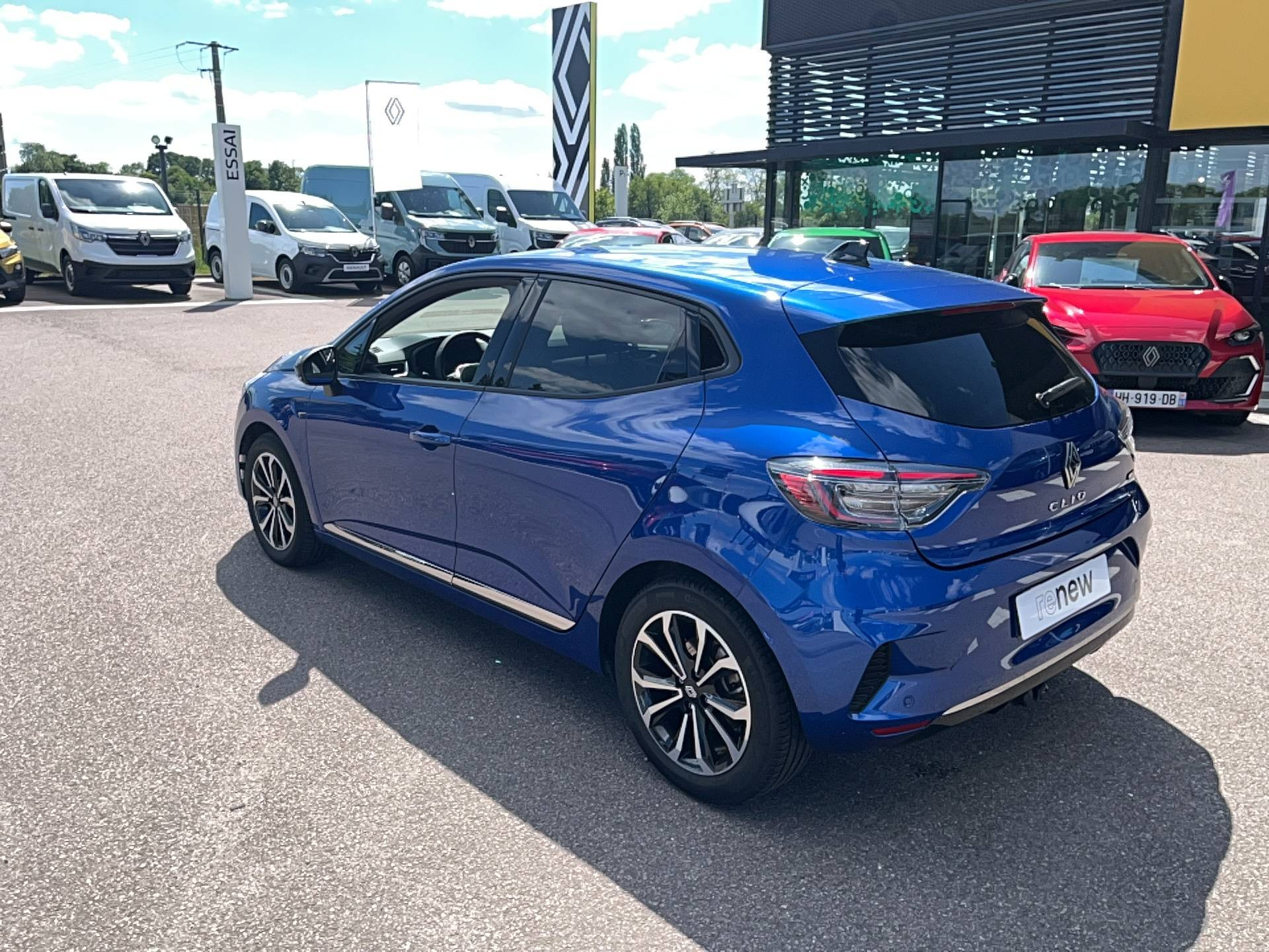 Vente en ligne Renault Clio 5 Clio E-Tech full hybrid 145 au prix de 20 791 €