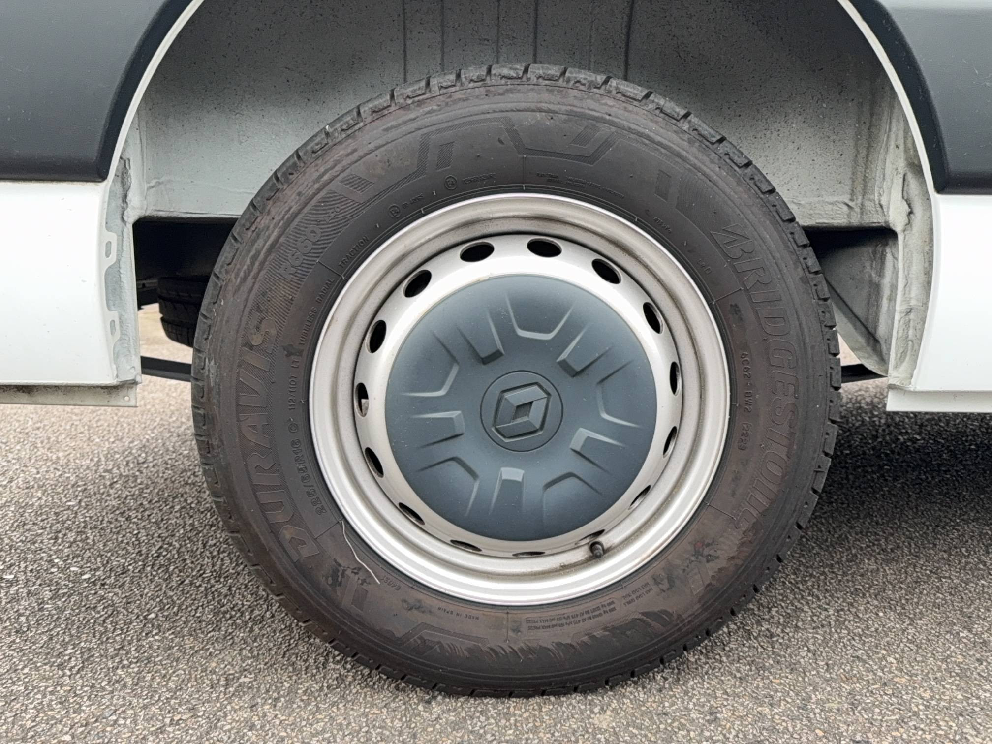 Vente en ligne Renault Master Fourgon MASTER FGN TRAC F3500 L2H2 BLUE DCI 135 au prix de 25 490 €