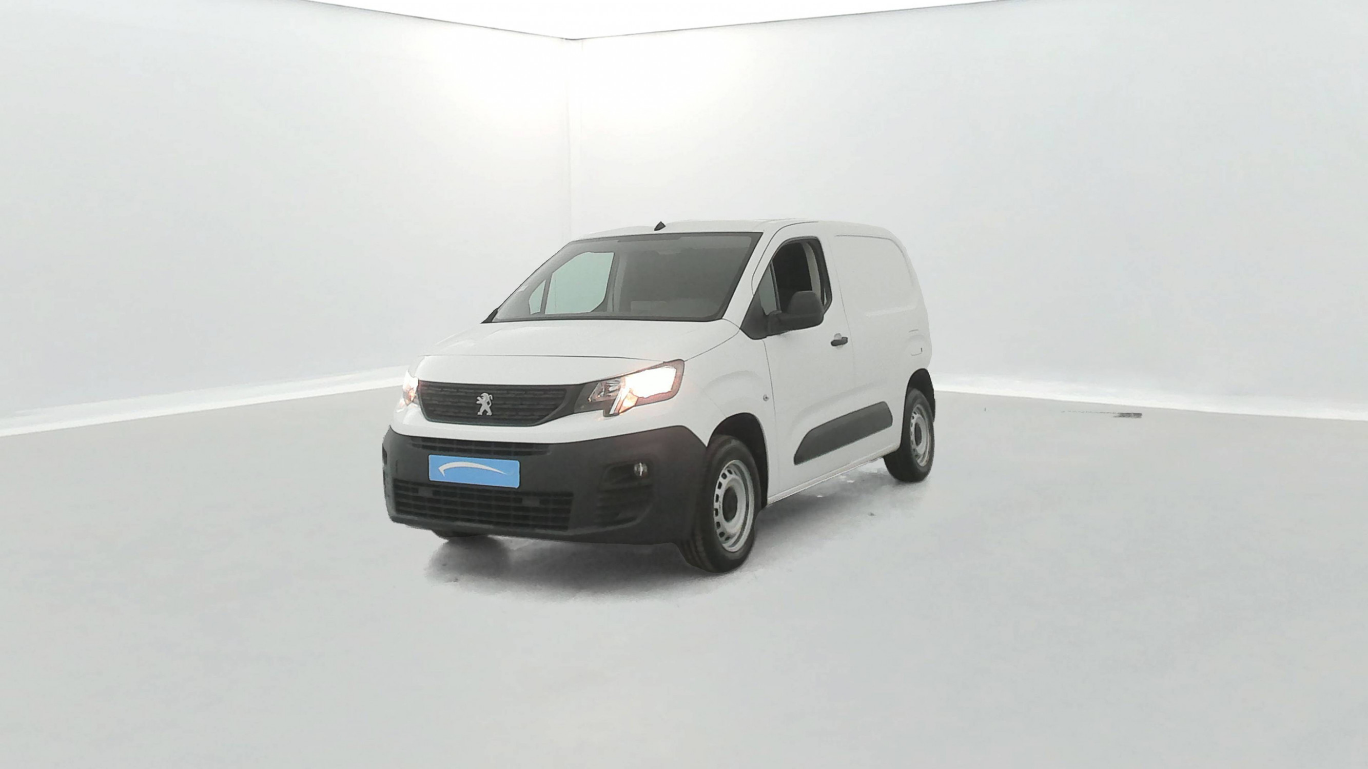Vente en ligne Peugeot Partner Fourgon  STANDARD 650 KG BLUEHDI 100 S&S BVM5 au prix de 11 990 €