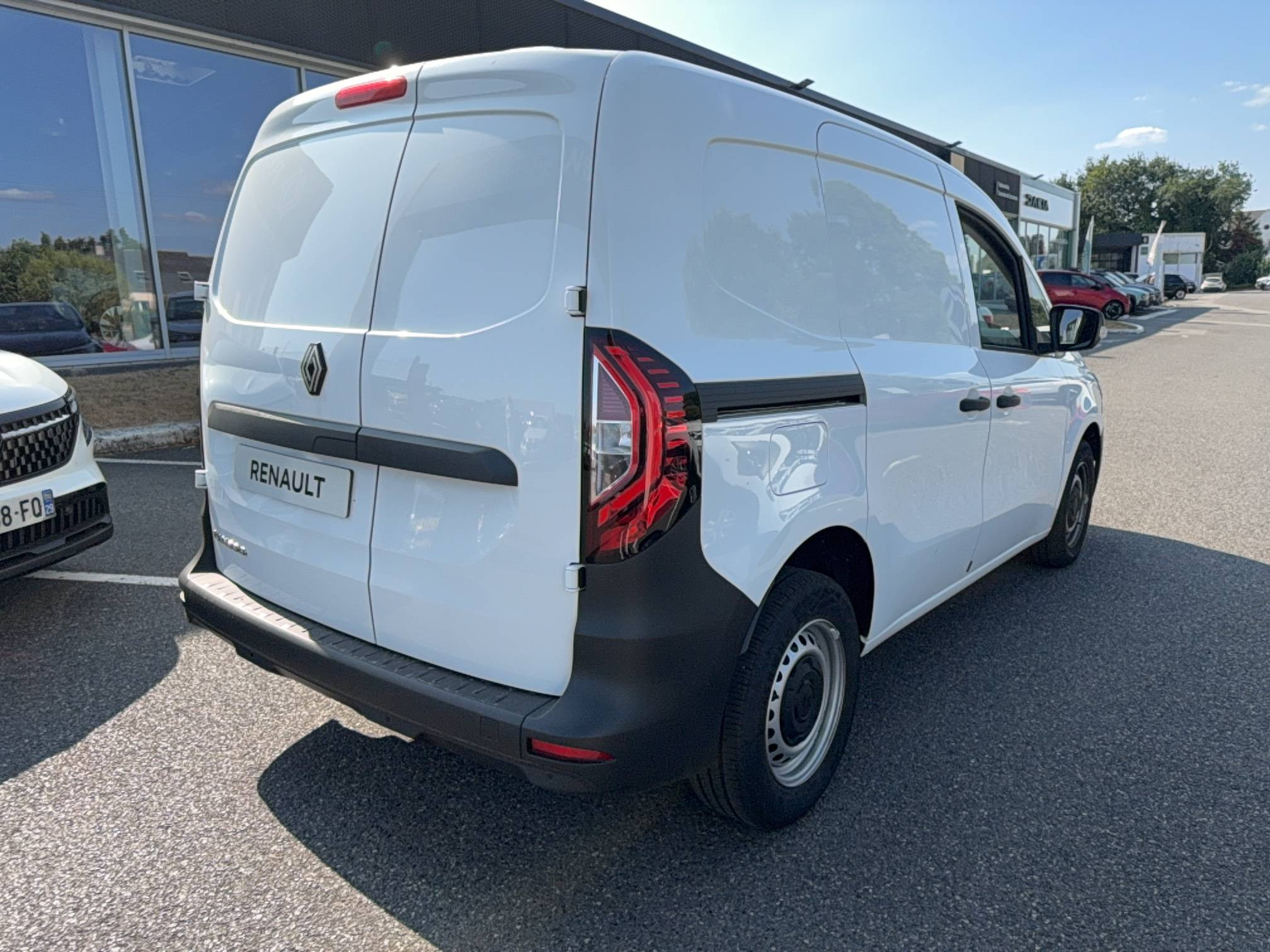 Vente en ligne Renault Kangoo Van  TOLE L1 BLUE DCI 95 AUTO au prix de 33 240 €
