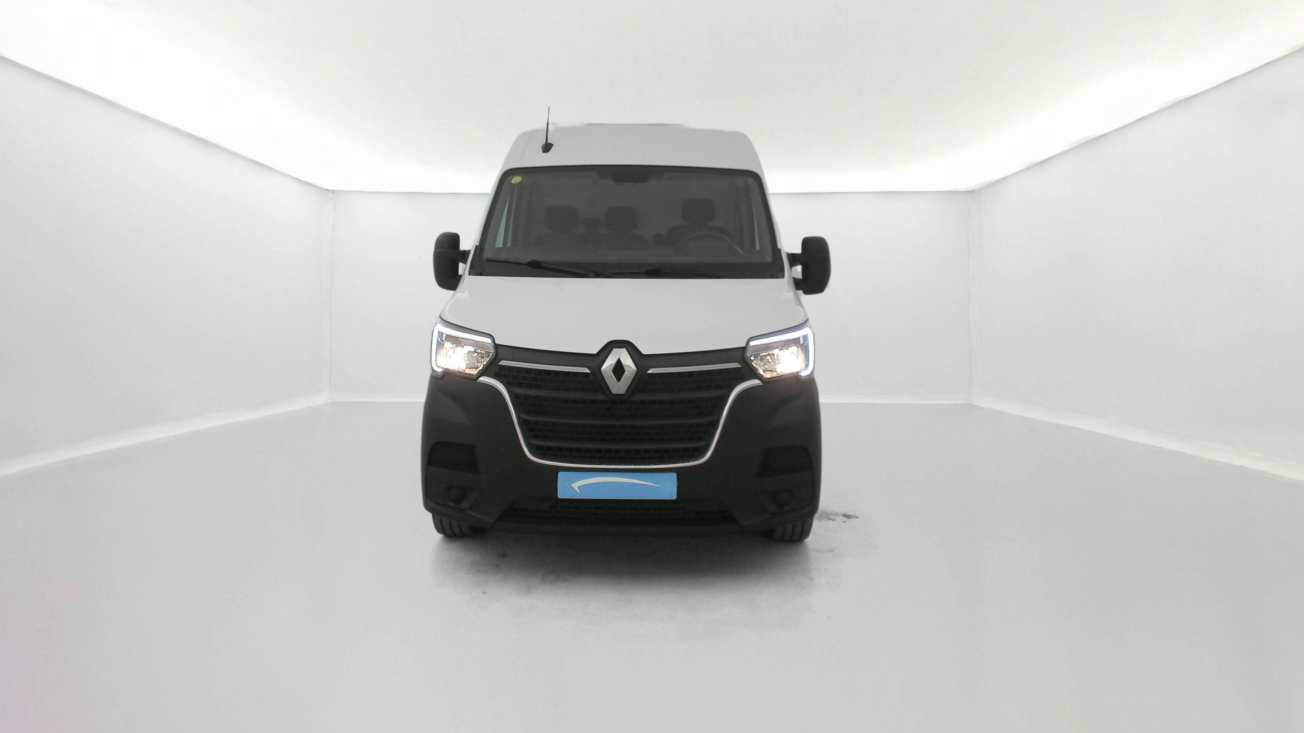 Vente en ligne Renault Master Fourgon MASTER FGN TRAC F3500 L2H2 BLUE DCI 135 au prix de 27 990 €