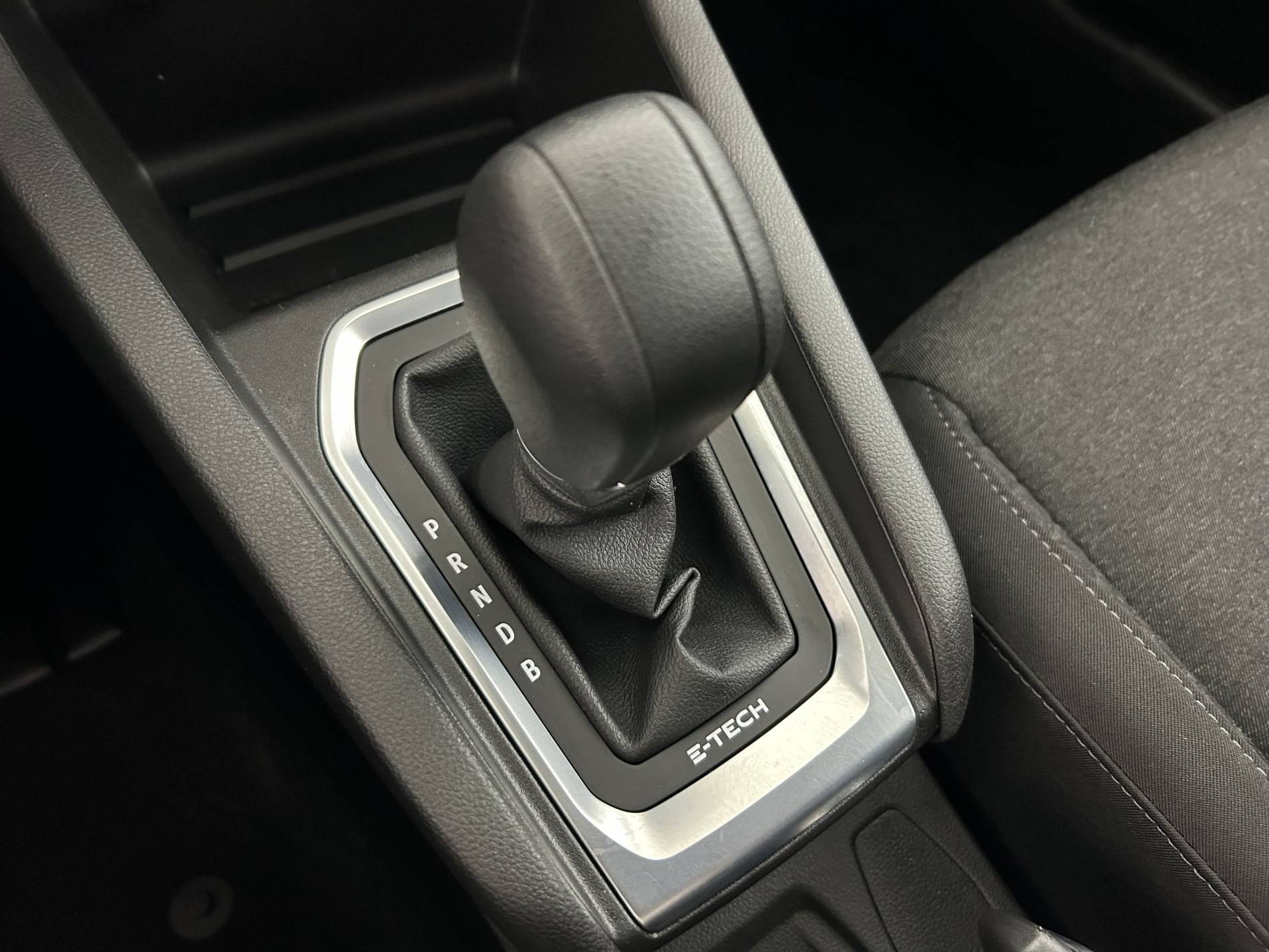 Vente en ligne Renault Clio 5 Clio E-Tech 140 - 21N au prix de 16 590 €