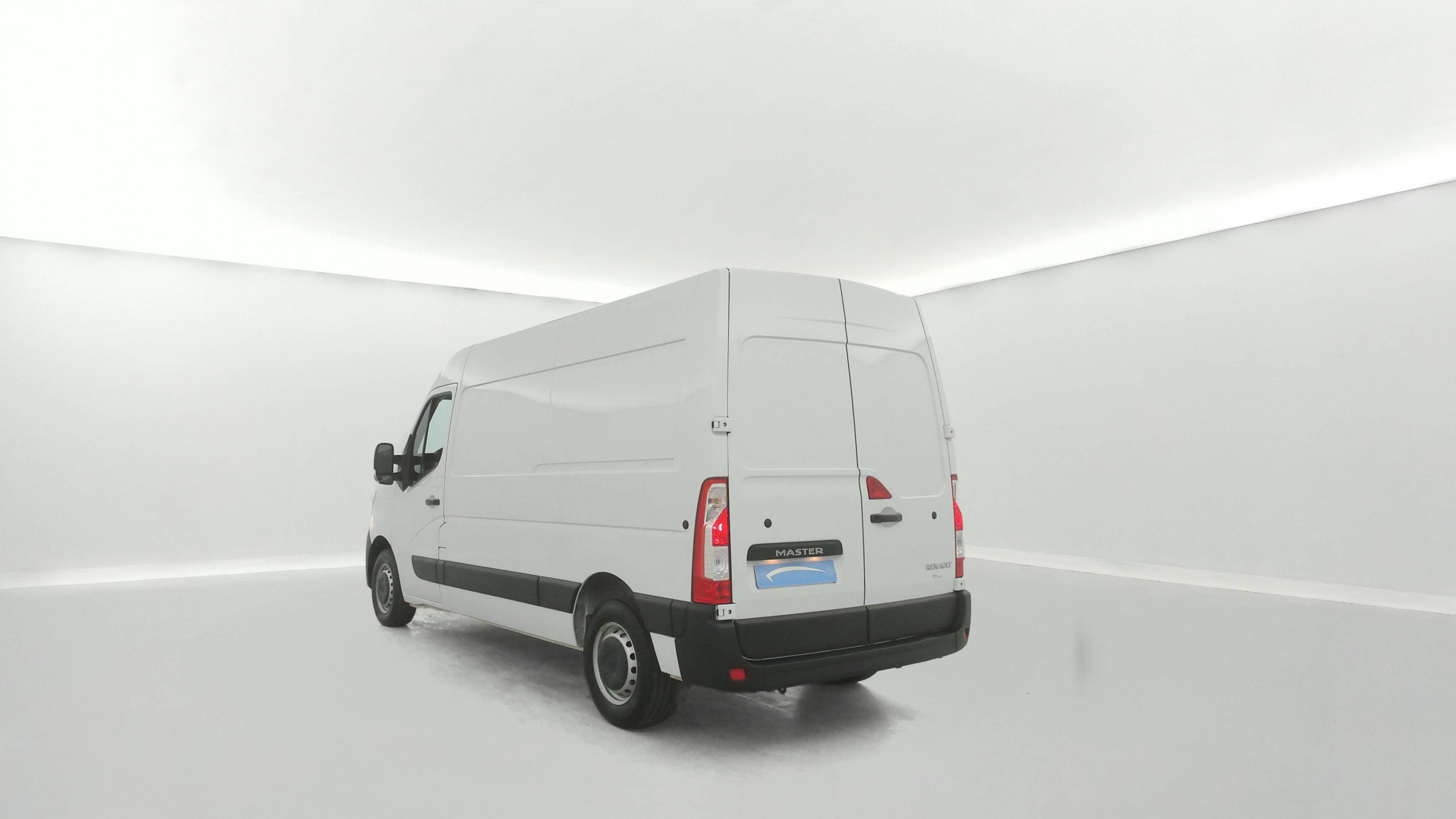 Vente en ligne Renault Master Fourgon MASTER FGN TRAC F3500 L2H2 BLUE DCI 135 au prix de 27 990 €