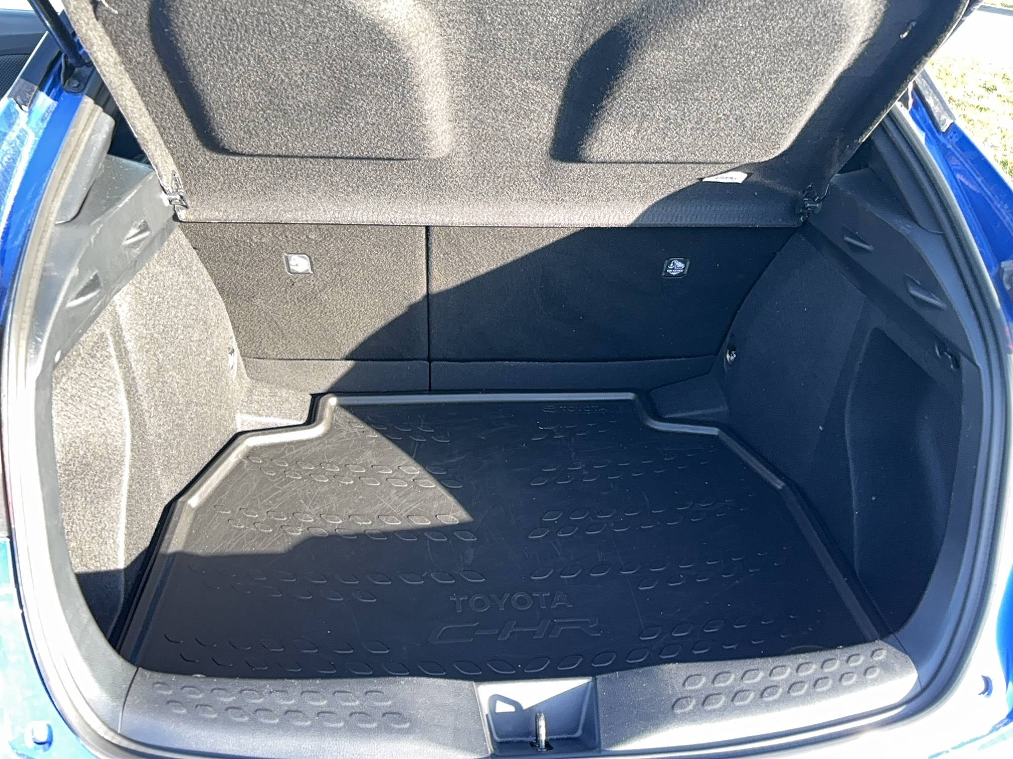 Vente en ligne Toyota C-HR C-HR Hybride 1.8L au prix de 19 990 €