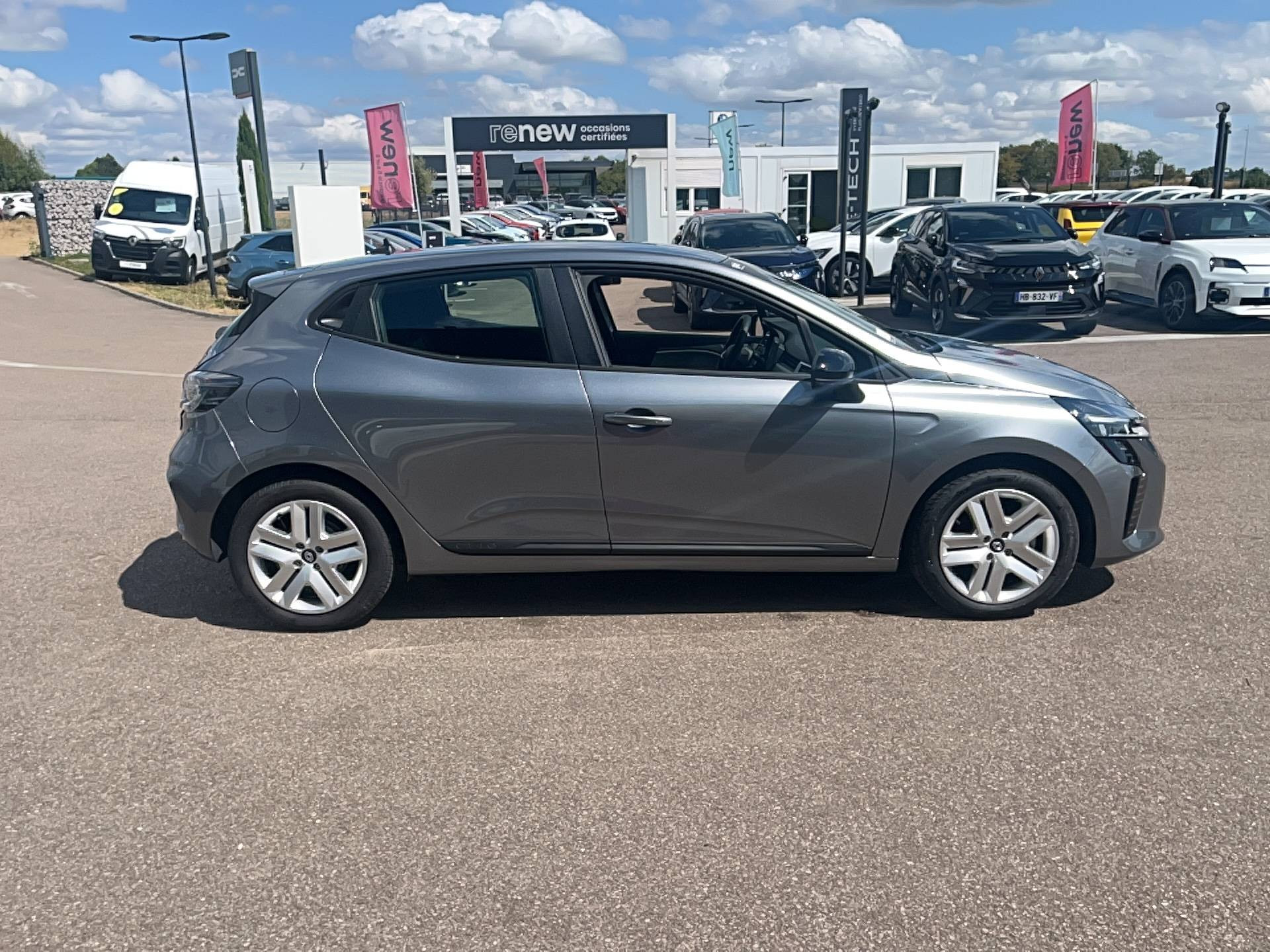 Vente en ligne Renault Clio 5 Clio E-Tech full hybrid 145 ch GSR2 au prix de 18 990 €