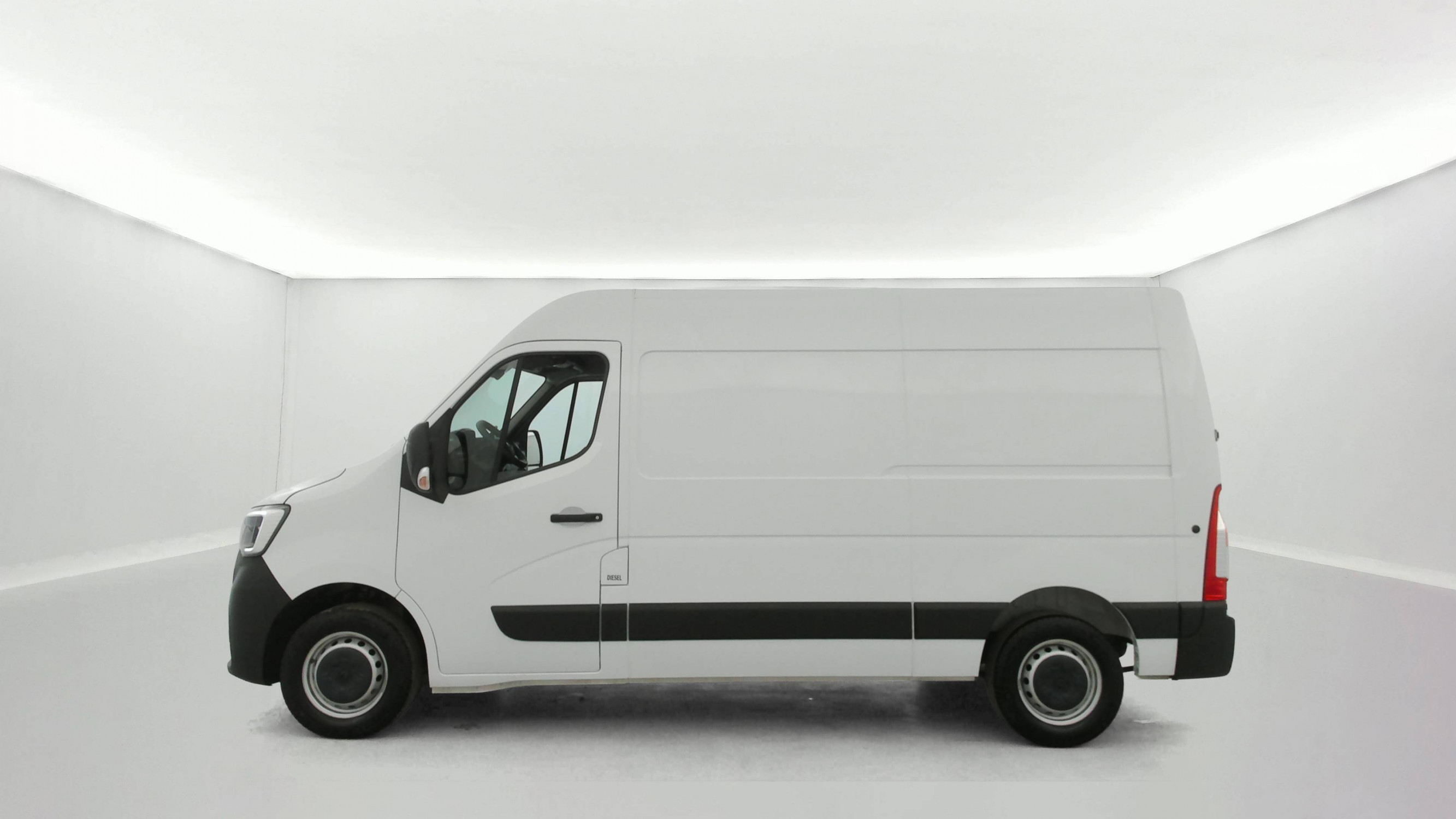 Vente en ligne Renault Master Fourgon MASTER FGN TRAC F3500 L2H2 BLUE DCI 135 au prix de 26 990 €