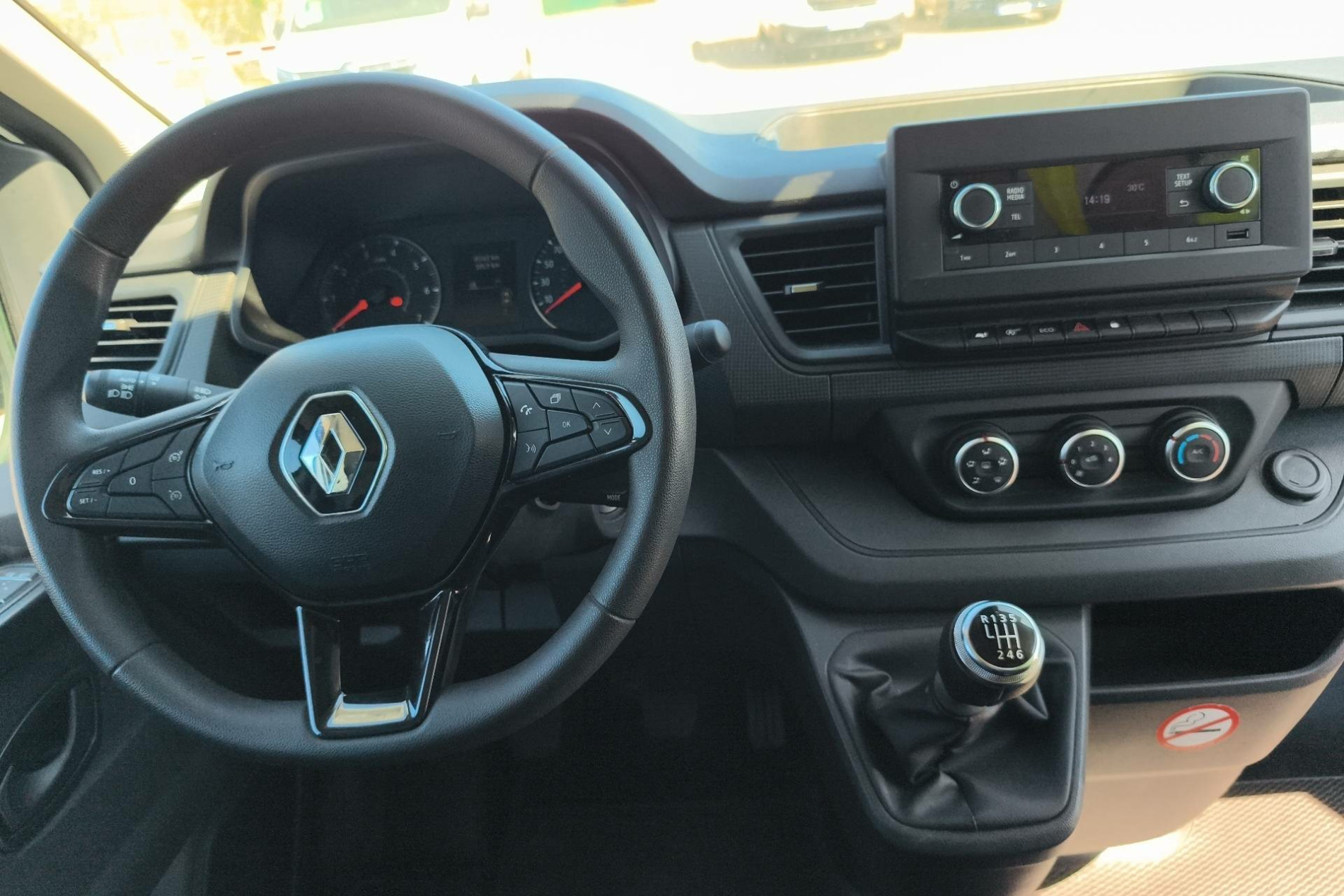 Vente en ligne Renault Trafic 3 Fourgon TRAFIC PC L2H1 3T BLUE DCI 150 au prix de 23 990 €