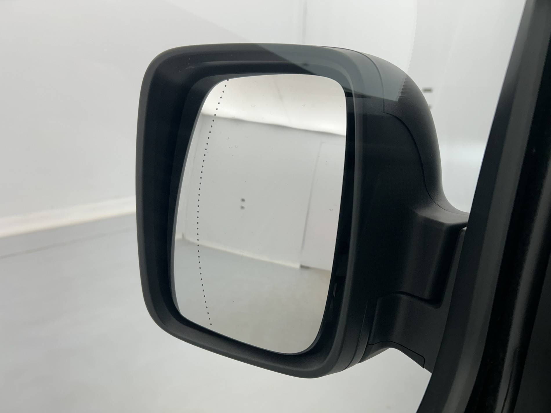 Vente en ligne Renault Trafic 3 Fourgon TRAFIC FGN L2H1 3000 KG BLUE DCI 130 au prix de 22 790 €