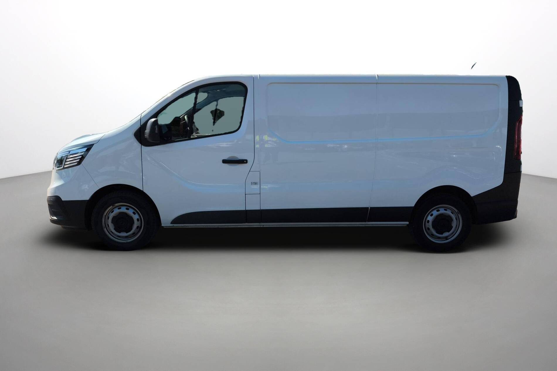 Vente en ligne Renault Trafic 3 Fourgon TRAFIC FGN L2H1 3000 KG BLUE DCI 130 au prix de 23 490 €