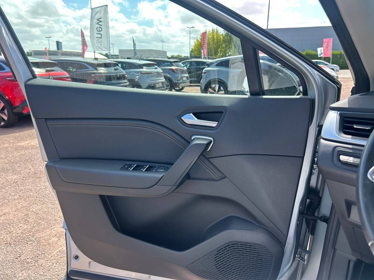 Vente en ligne Renault Captur  mild hybrid 160 EDC au prix de 18 490 €