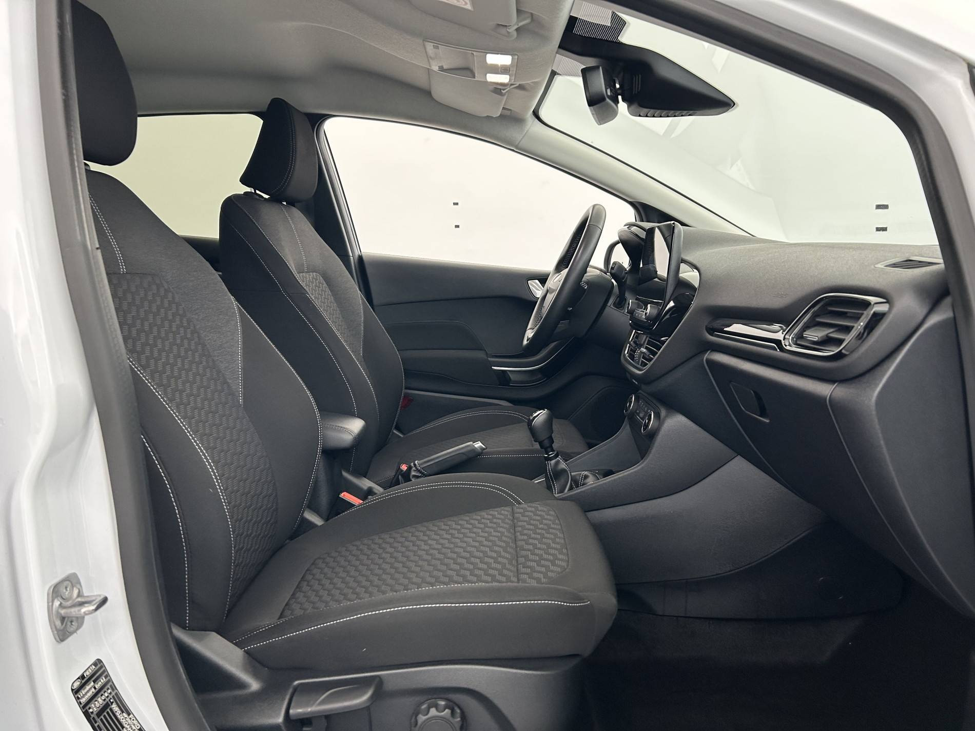 Vente en ligne Ford Fiesta  1.0 Flexifuel 95 ch S&S BVM6 au prix de 17 490 €