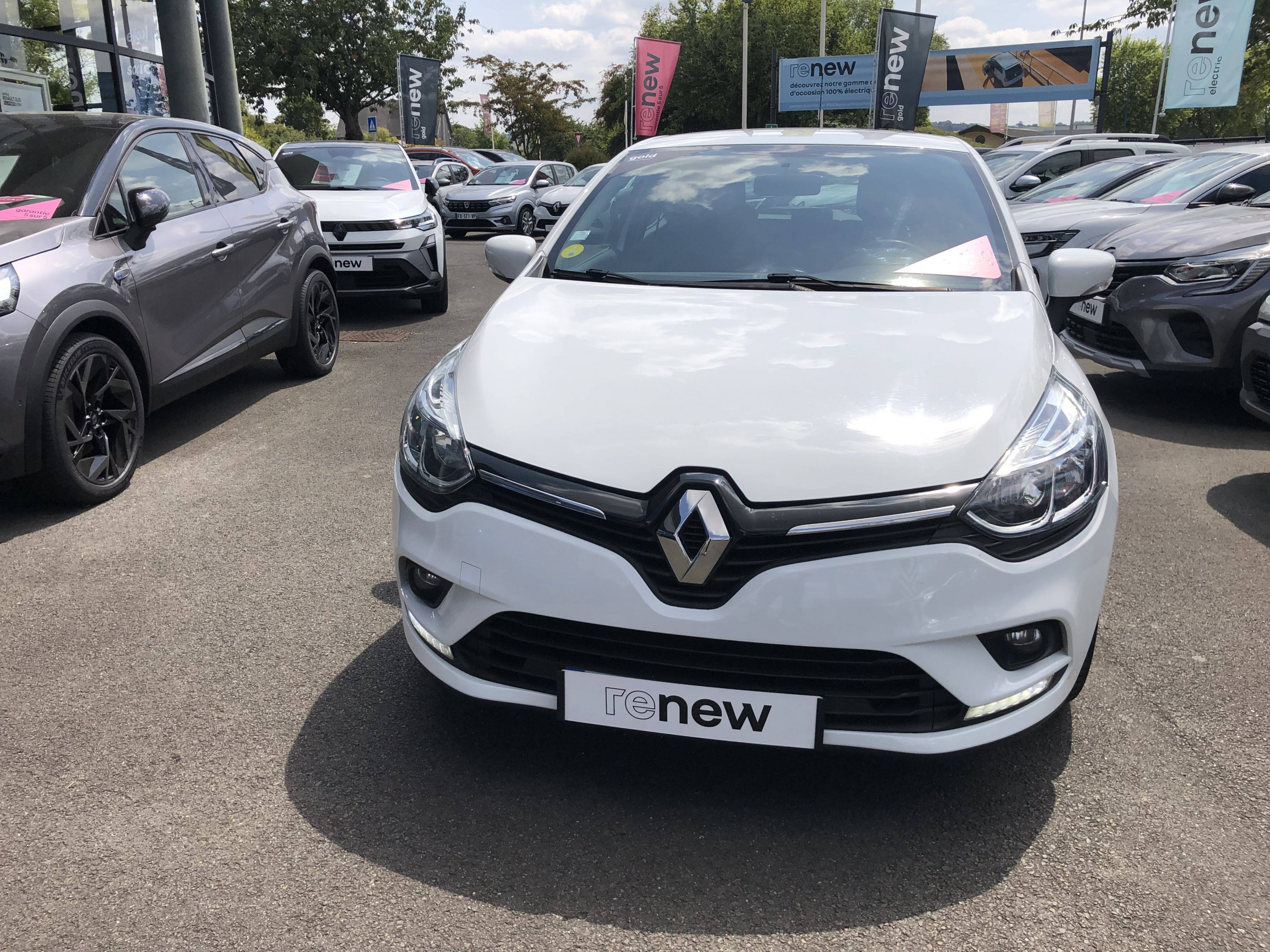 Vente en ligne Renault Clio 4 Clio dCi 75 E6C au prix de 10 990 €